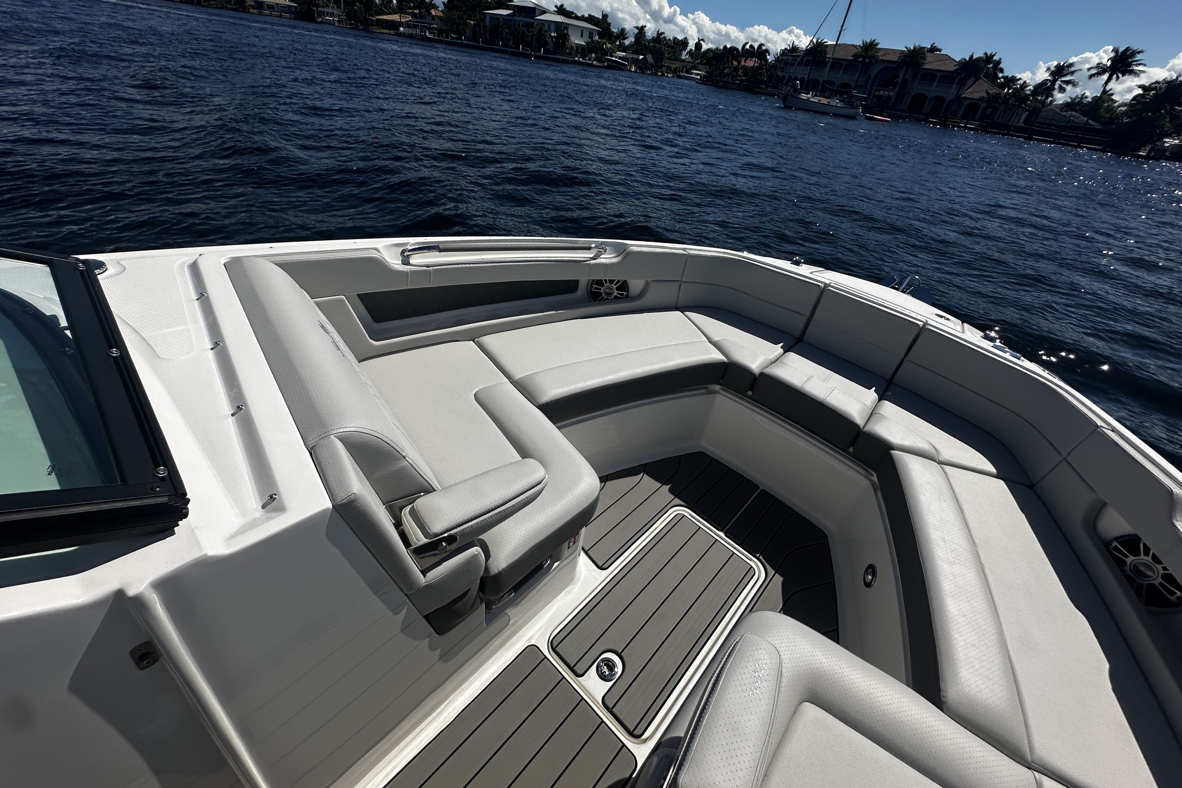 2026 Sea Ray SLX 310 Outboard Image Thumbnail #38