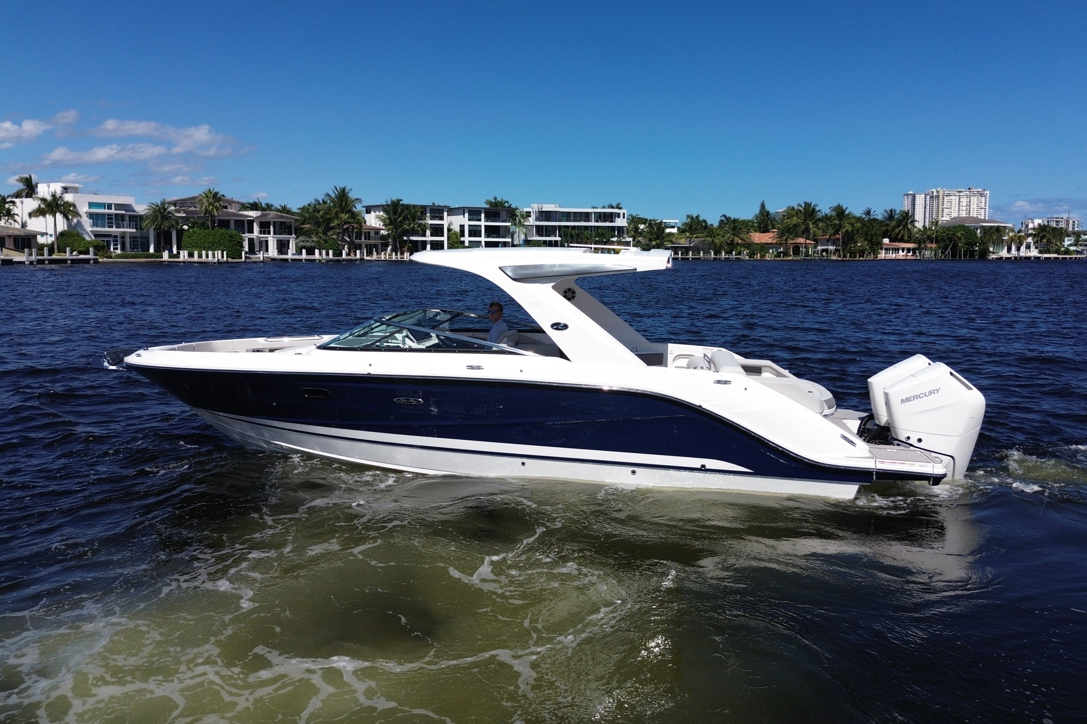 2026 Sea Ray SLX 310 Outboard Image Thumbnail #3