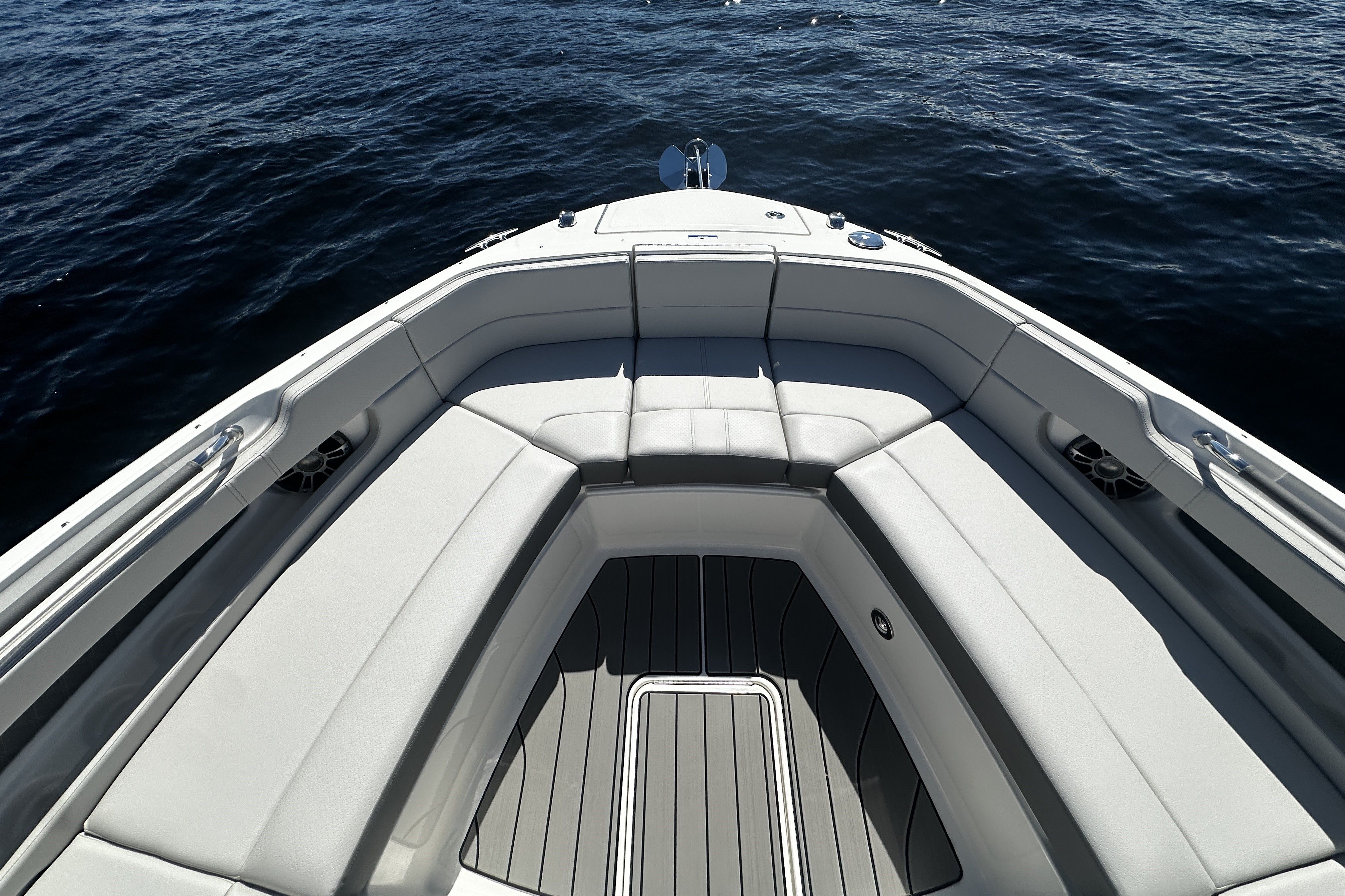 2026 Sea Ray SLX 310 Outboard Image Thumbnail #39