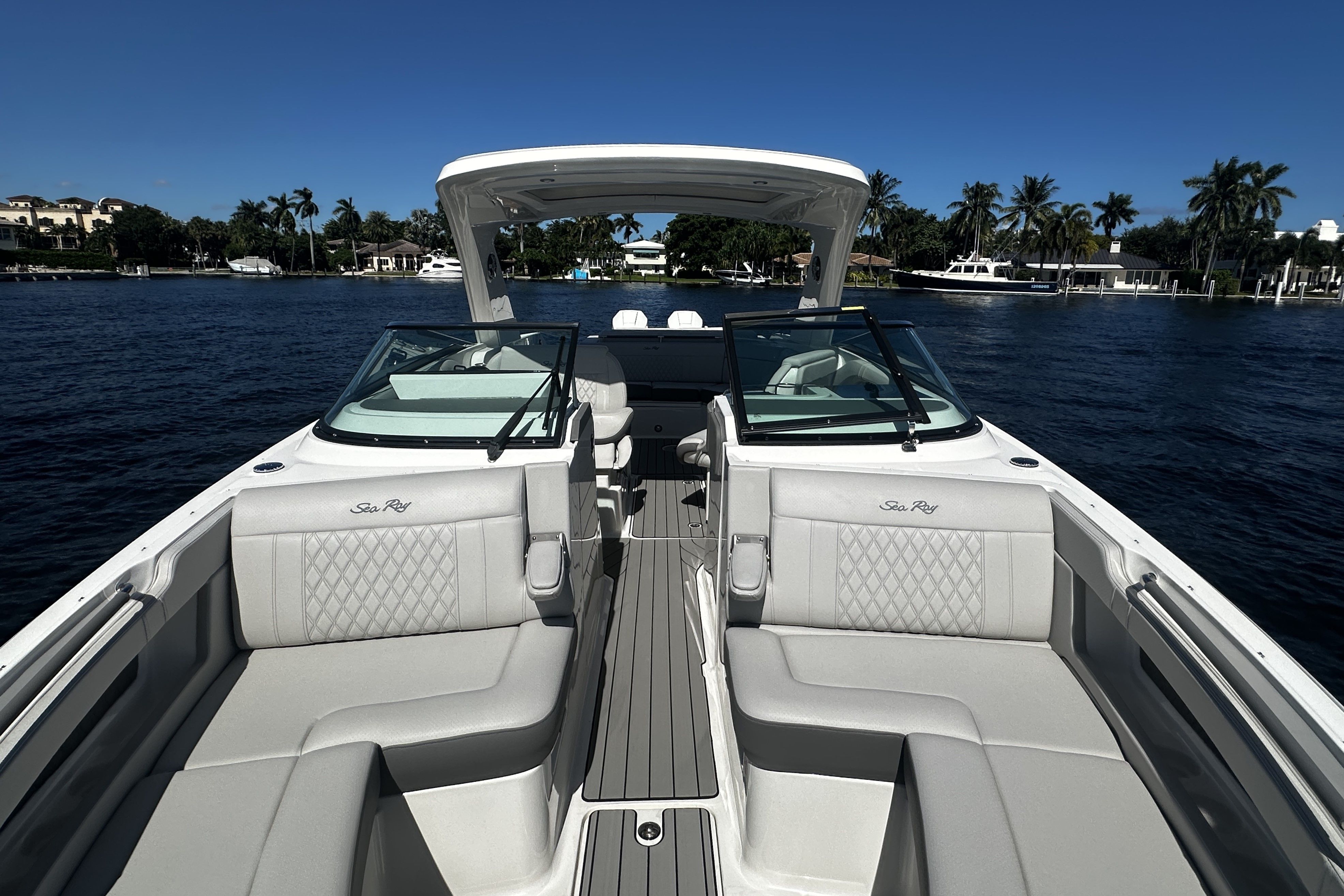 2026 Sea Ray SLX 310 Outboard Image Thumbnail #40