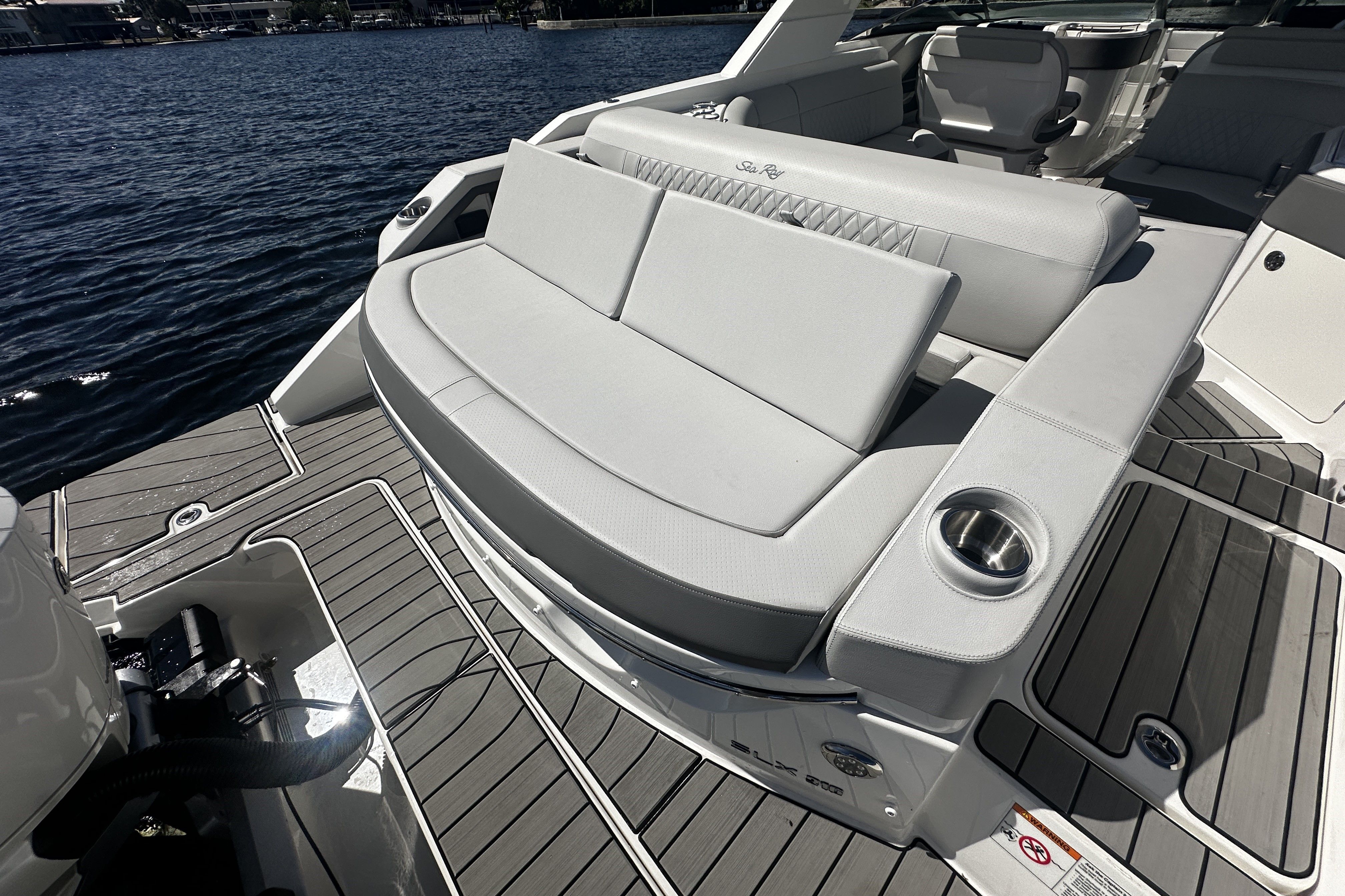 2026 Sea Ray SLX 310 Outboard Image Thumbnail #21