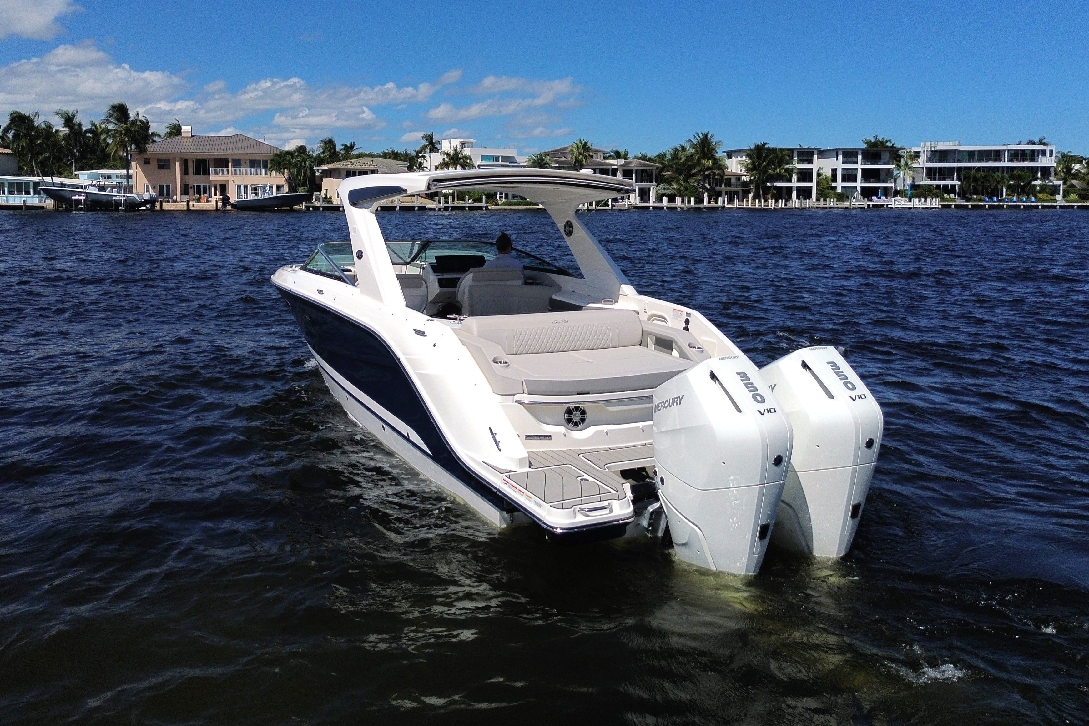 2026 Sea Ray SLX 310 Outboard Image Thumbnail #5