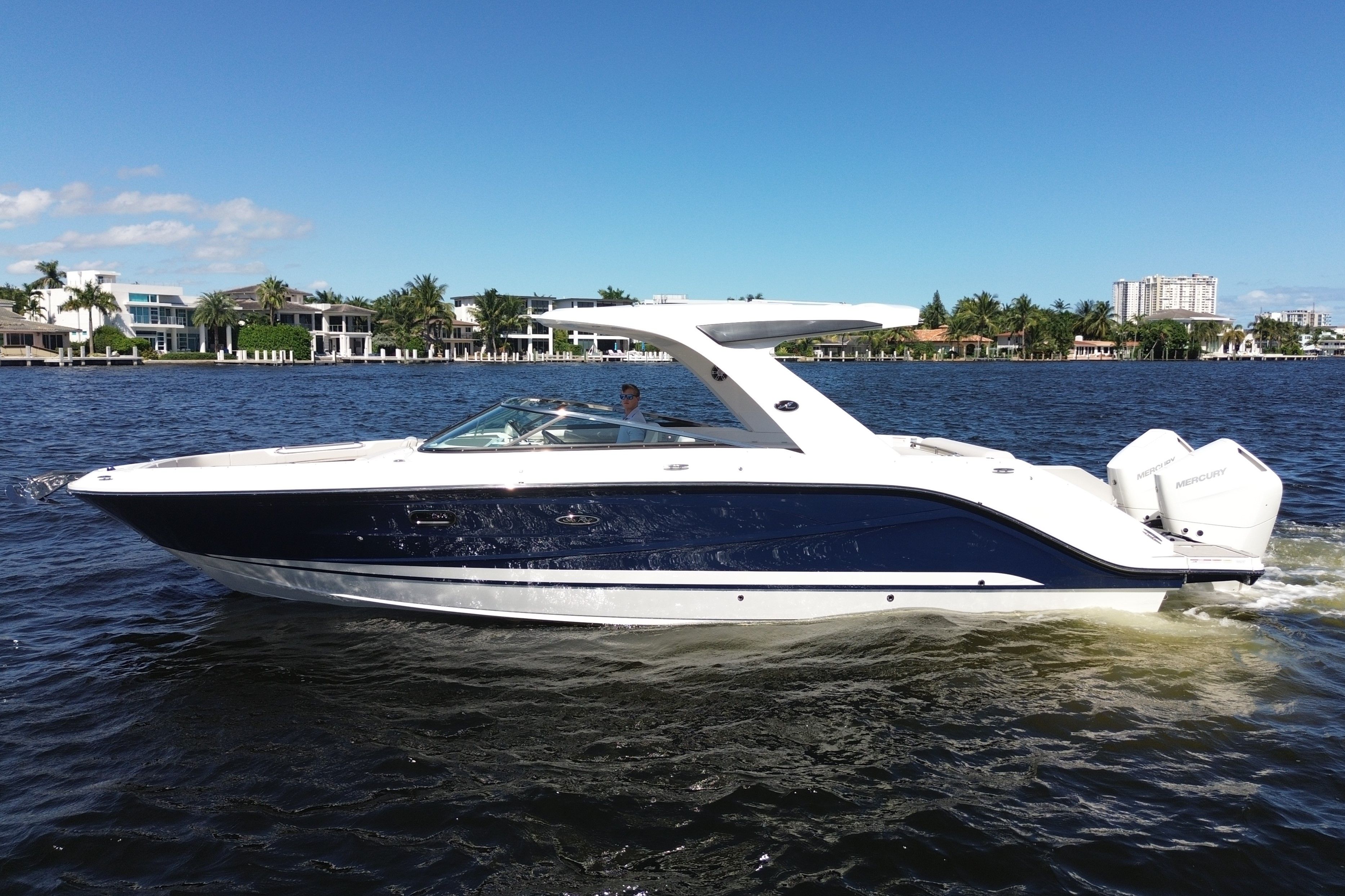 2026 Sea Ray SLX 310 Outboard Image Thumbnail #2