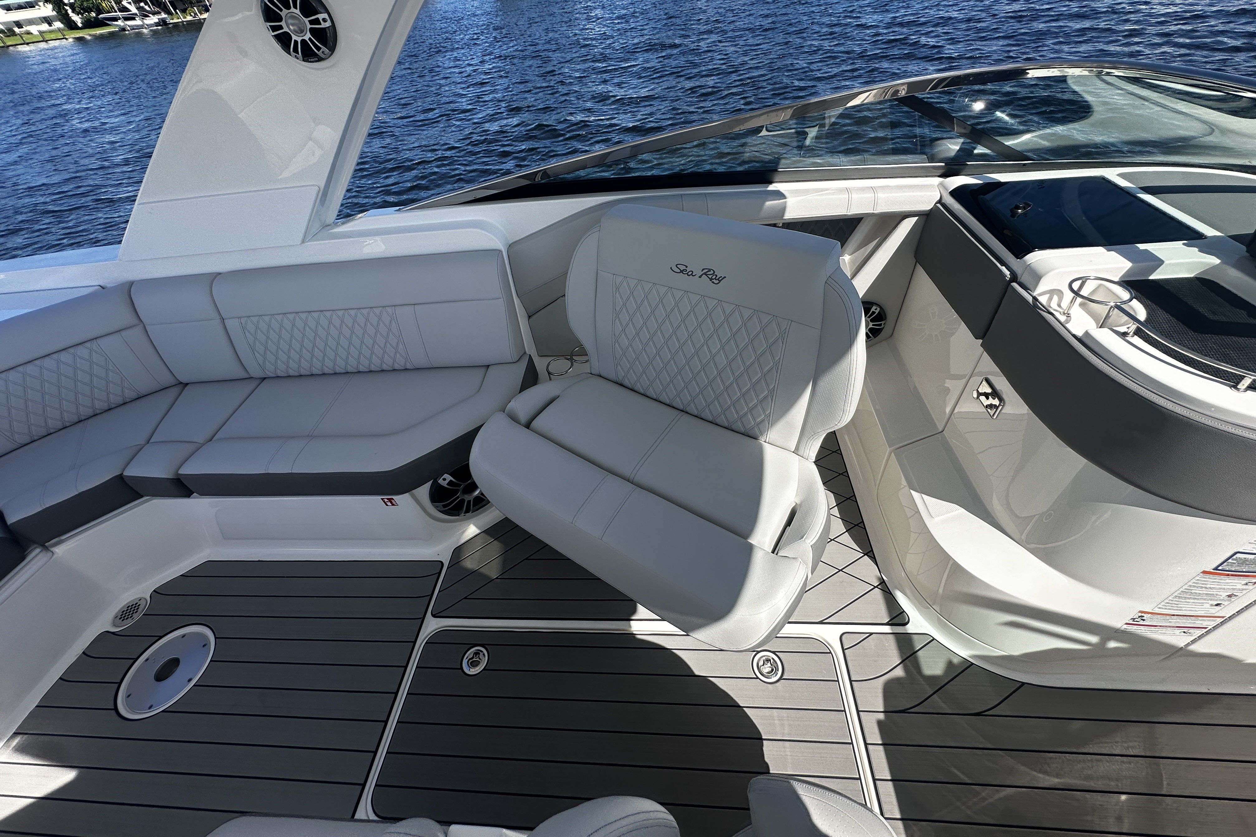 2026 Sea Ray SLX 310 Outboard Image Thumbnail #35