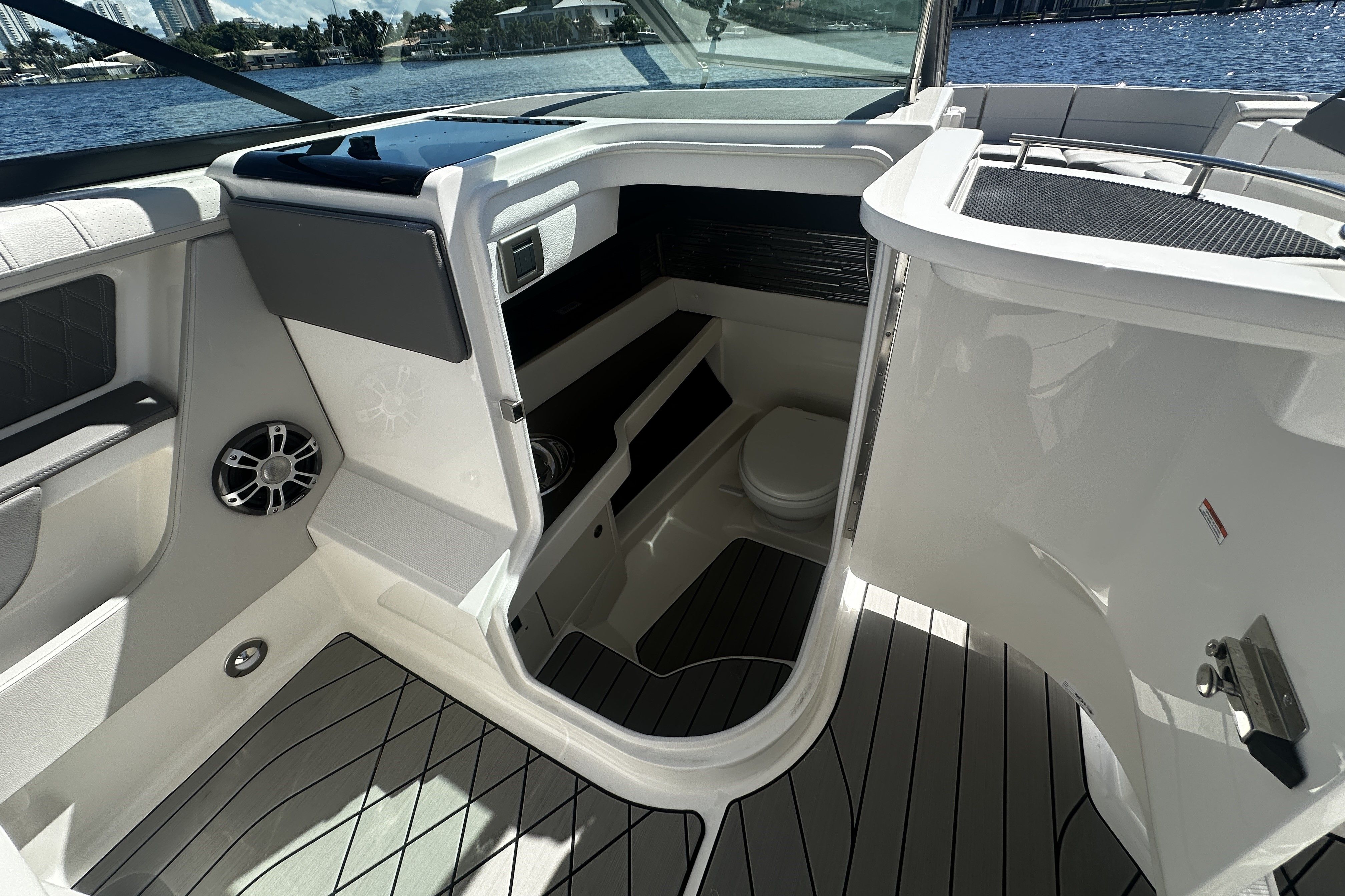 2026 Sea Ray SLX 310 Outboard Image Thumbnail #41