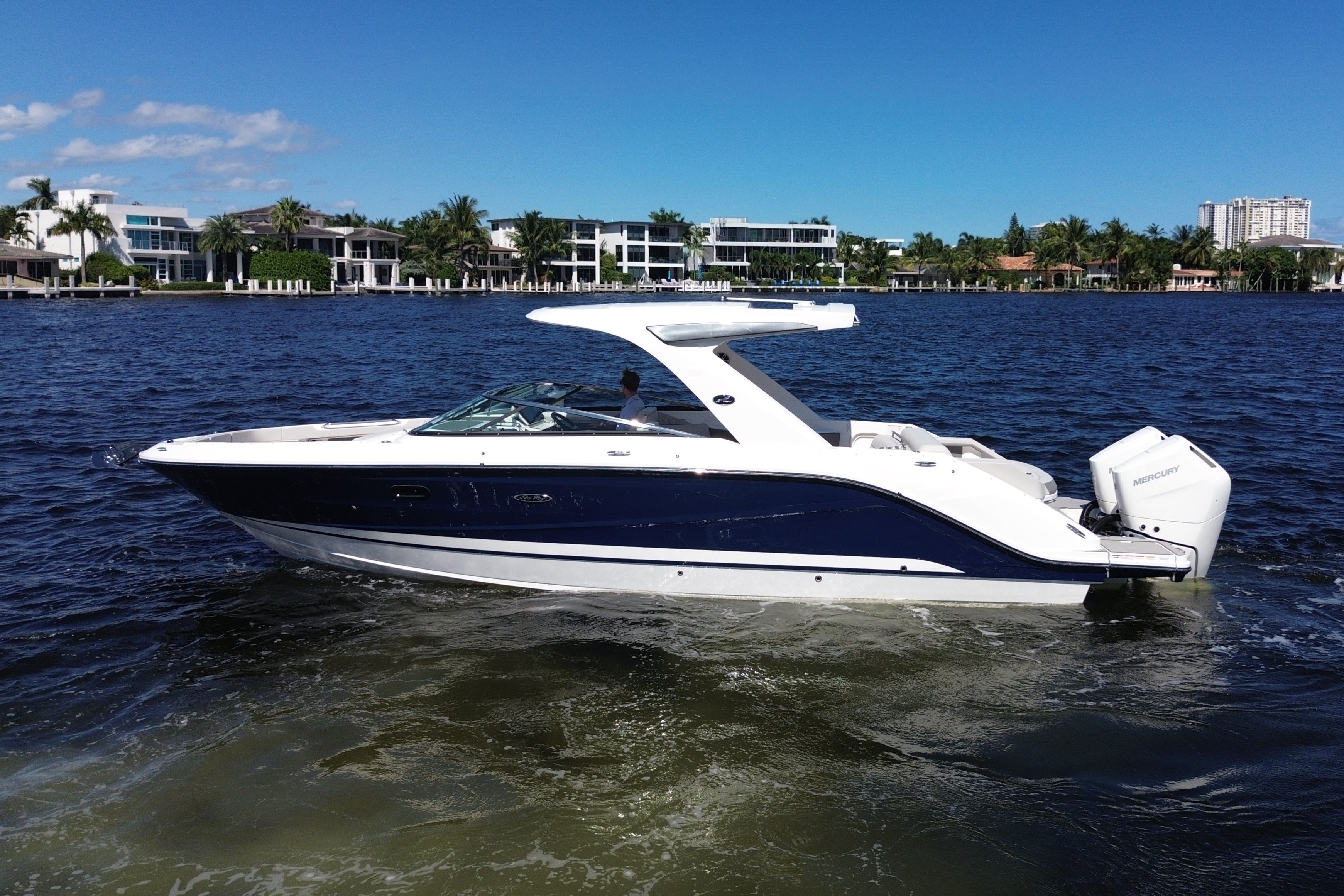 2026 Sea Ray SLX 310 Outboard Image Thumbnail #4