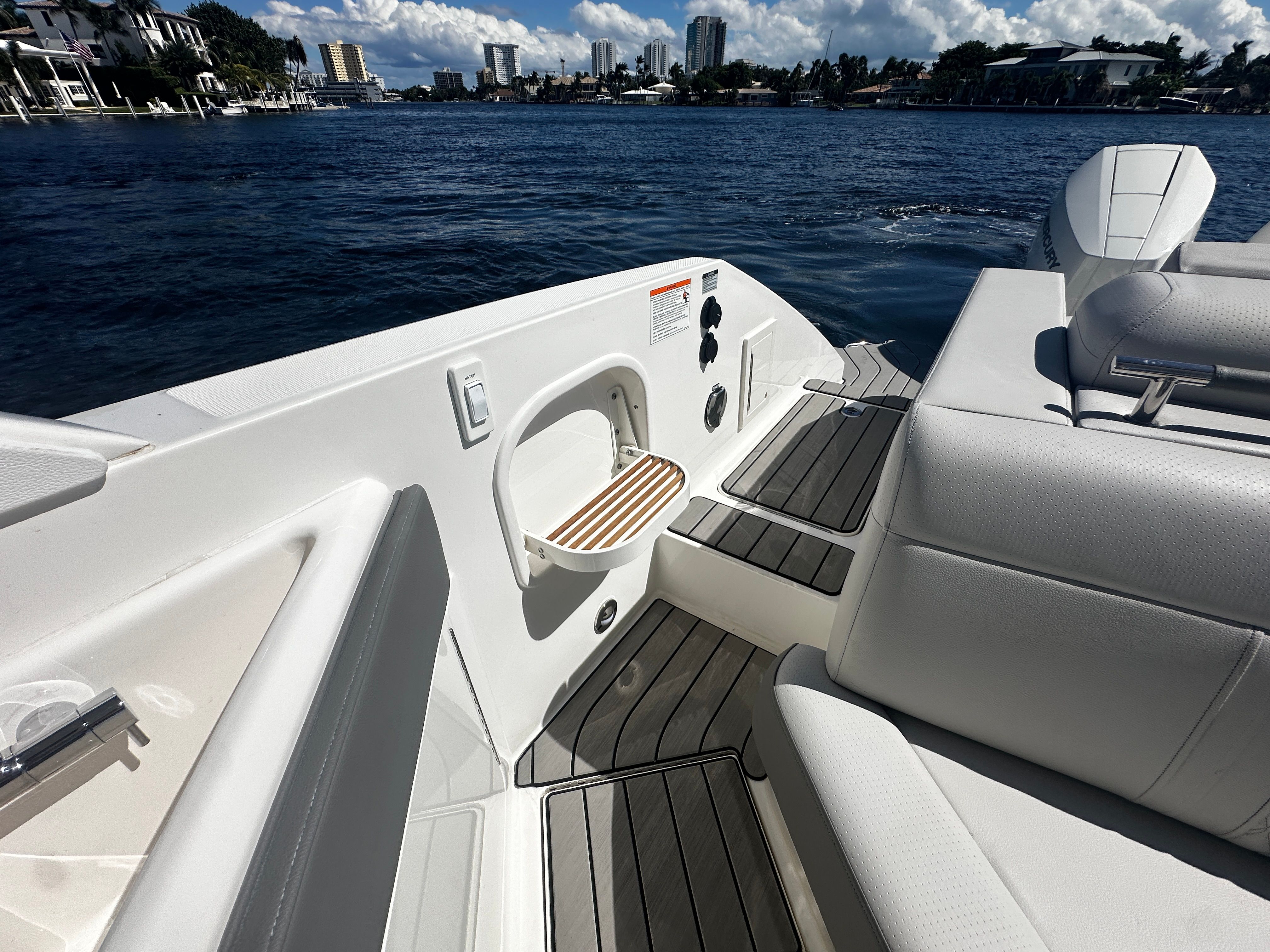 2026 Sea Ray SLX 310 Outboard Image Thumbnail #24