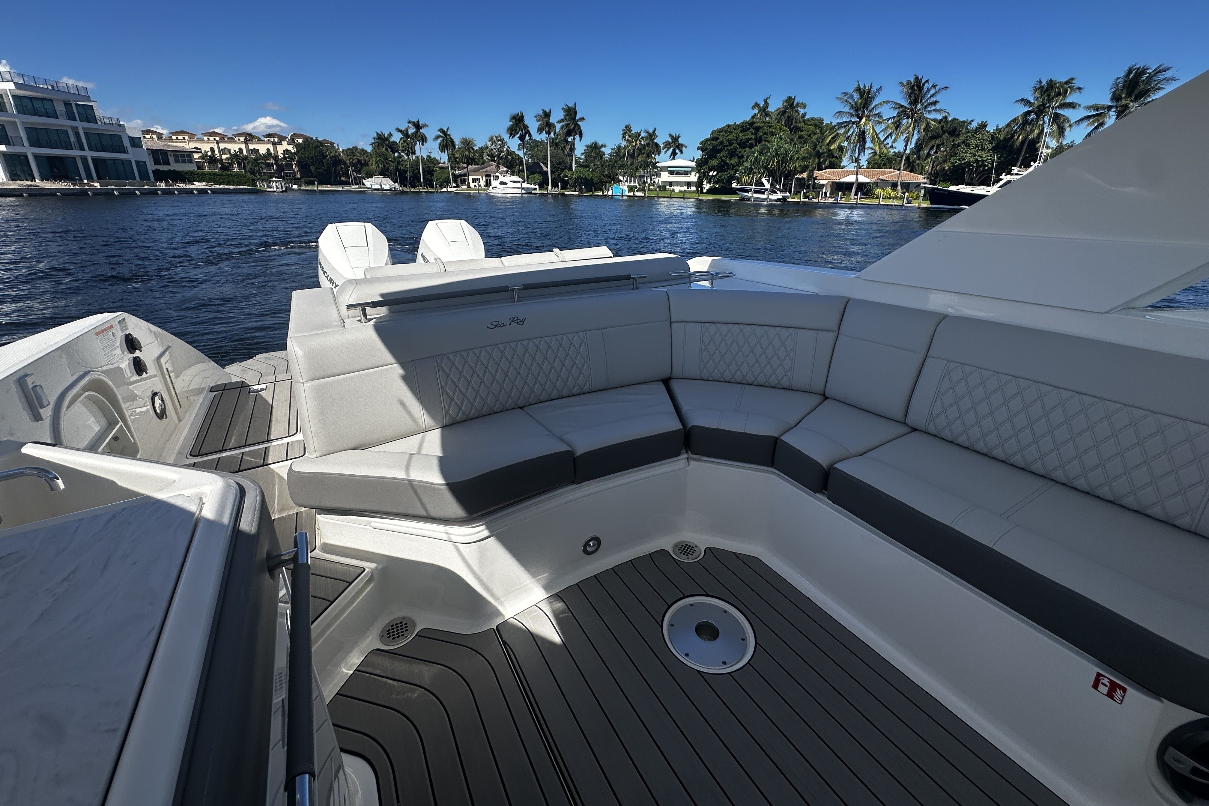 2026 Sea Ray SLX 310 Outboard Image Thumbnail #27