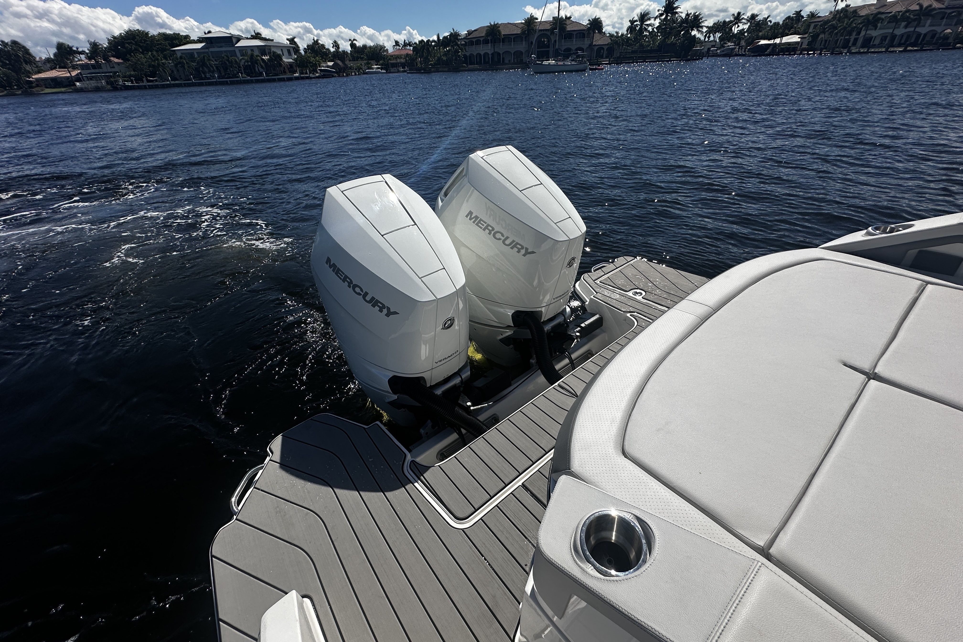 2026 Sea Ray SLX 310 Outboard Image Thumbnail #15
