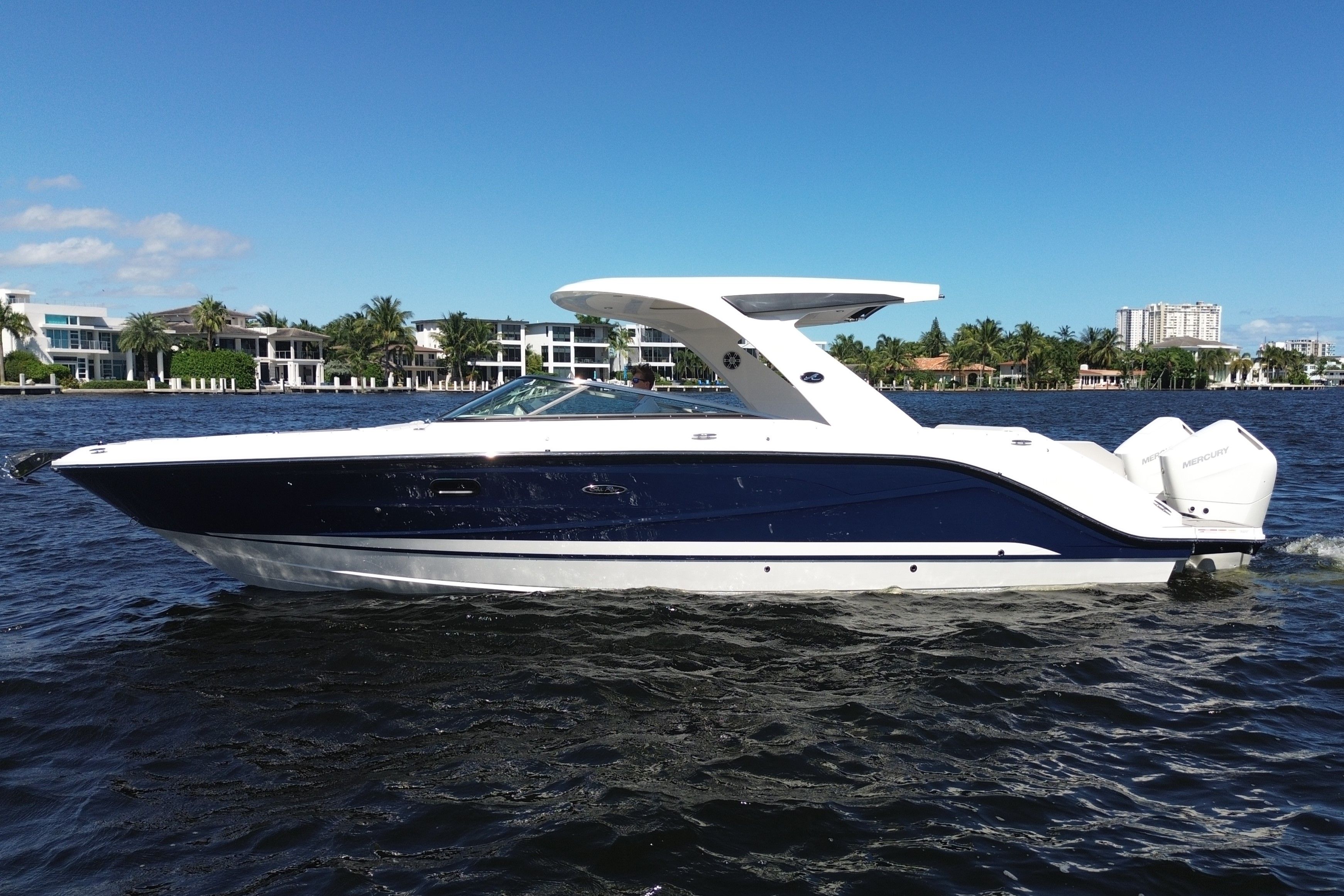 2026 Sea Ray SLX 310 Outboard Image Thumbnail #1