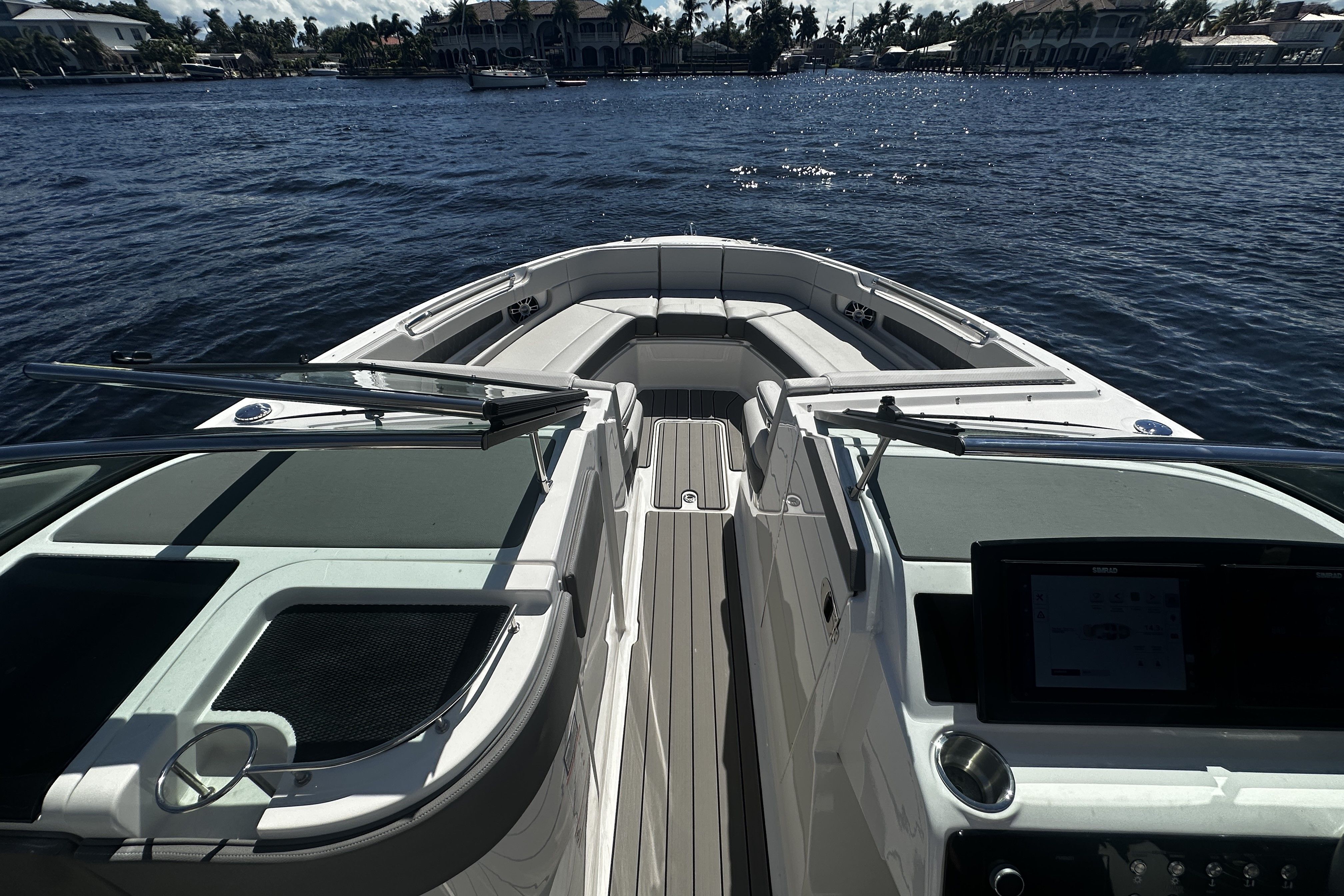 2026 Sea Ray SLX 310 Outboard Image Thumbnail #36