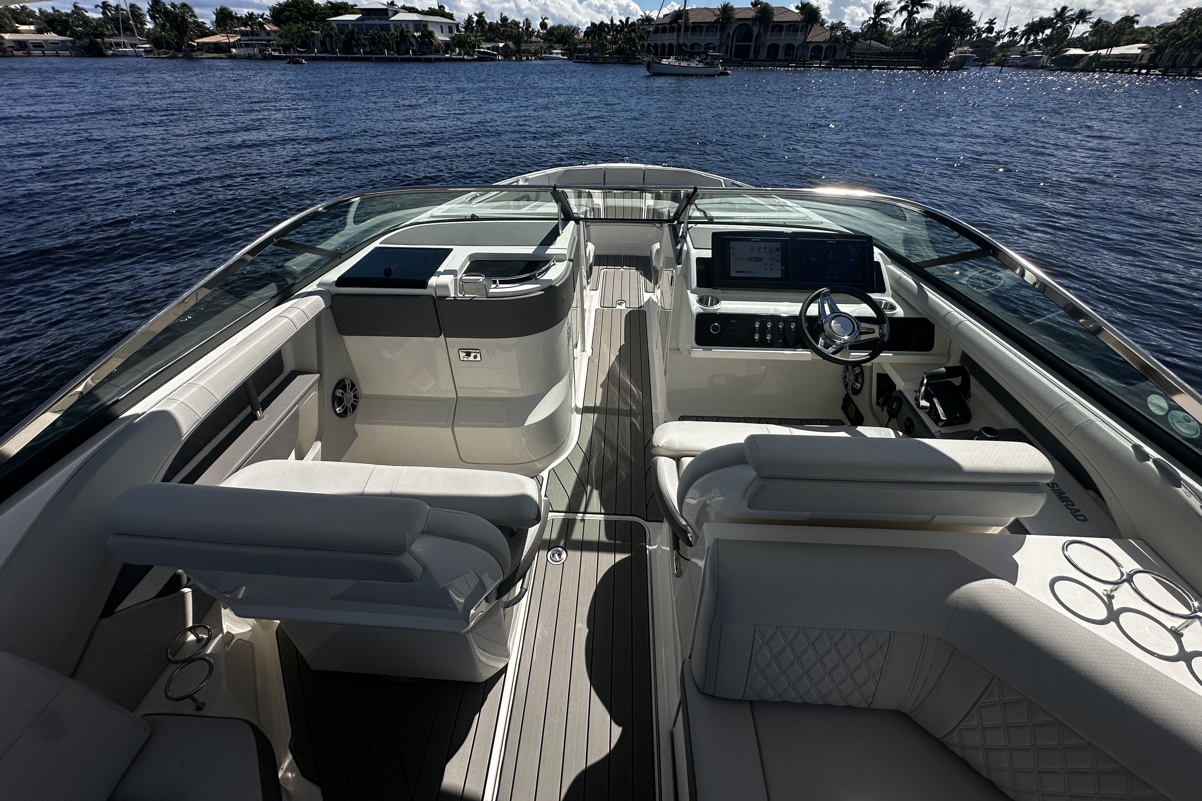 2026 Sea Ray SLX 310 Outboard Image Thumbnail #30