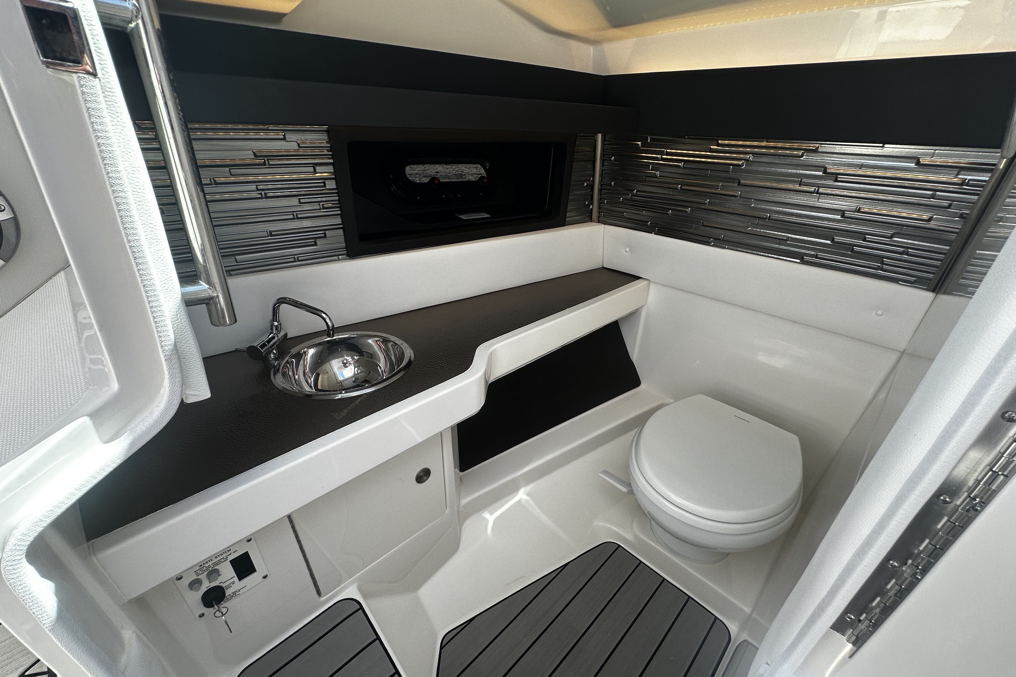 2026 Sea Ray SLX 310 Outboard Image Thumbnail #42