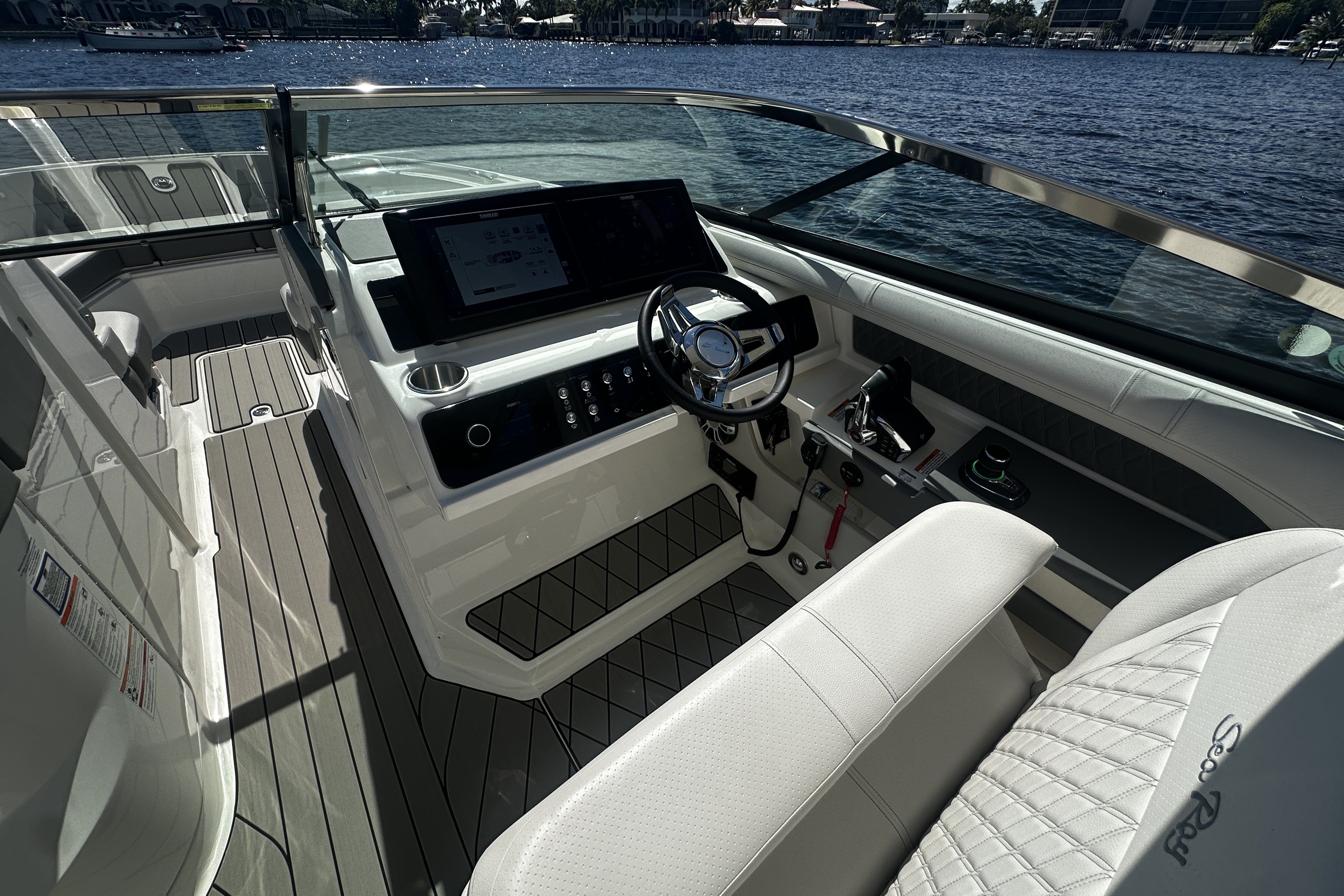 2026 Sea Ray SLX 310 Outboard Image Thumbnail #32