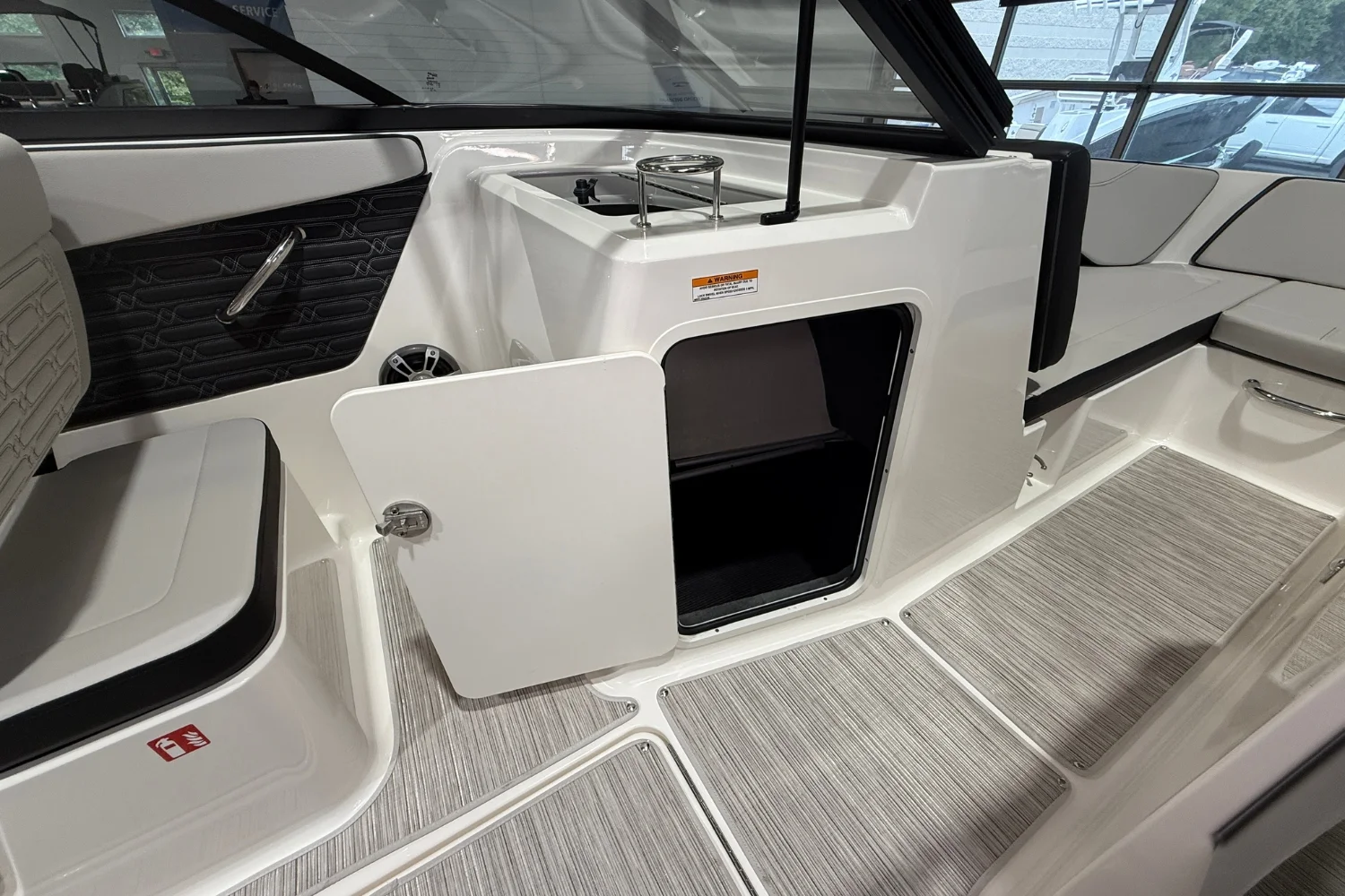 2025 Sea Ray SPX 210 Image Thumbnail #14