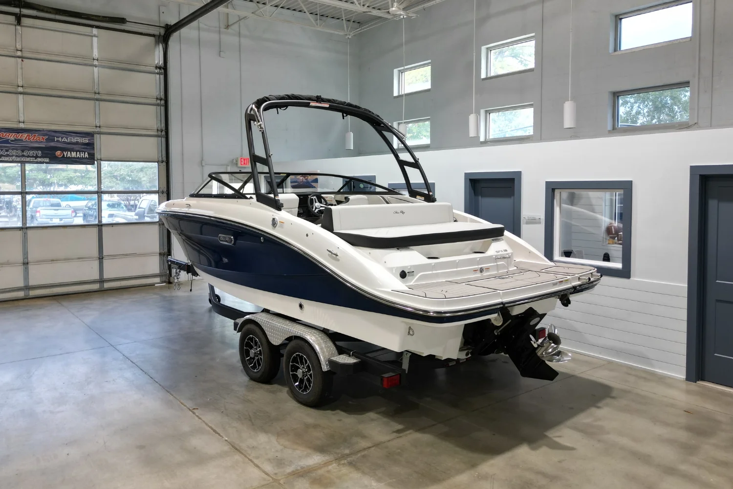 2025 Sea Ray SPX 210 Image Thumbnail #3