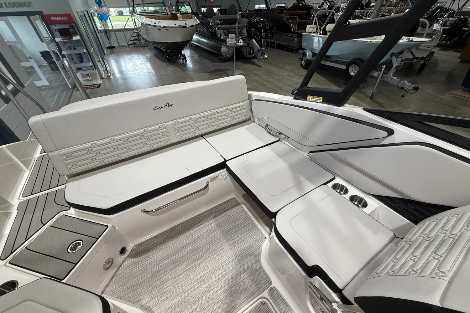 2025 Sea Ray SPX 210 Image Thumbnail #9