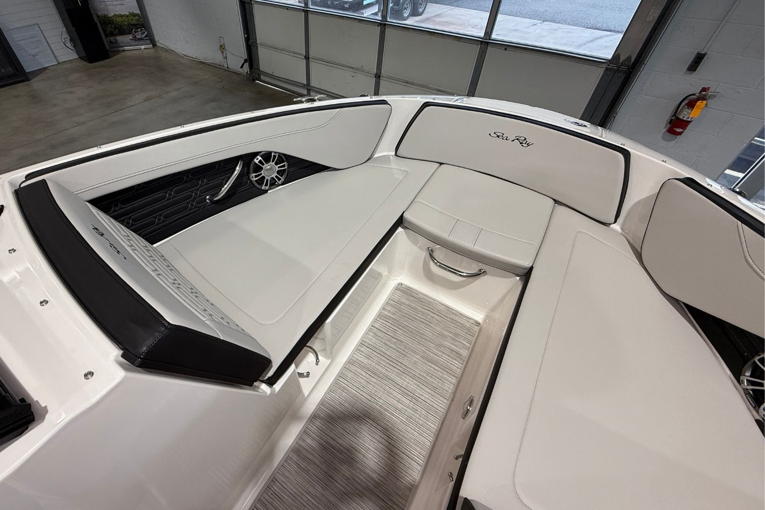 2025 Sea Ray SPX 210 Image Thumbnail #21