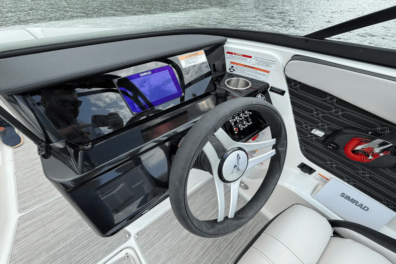 2025 Sea Ray SPX 210 Image Thumbnail #11