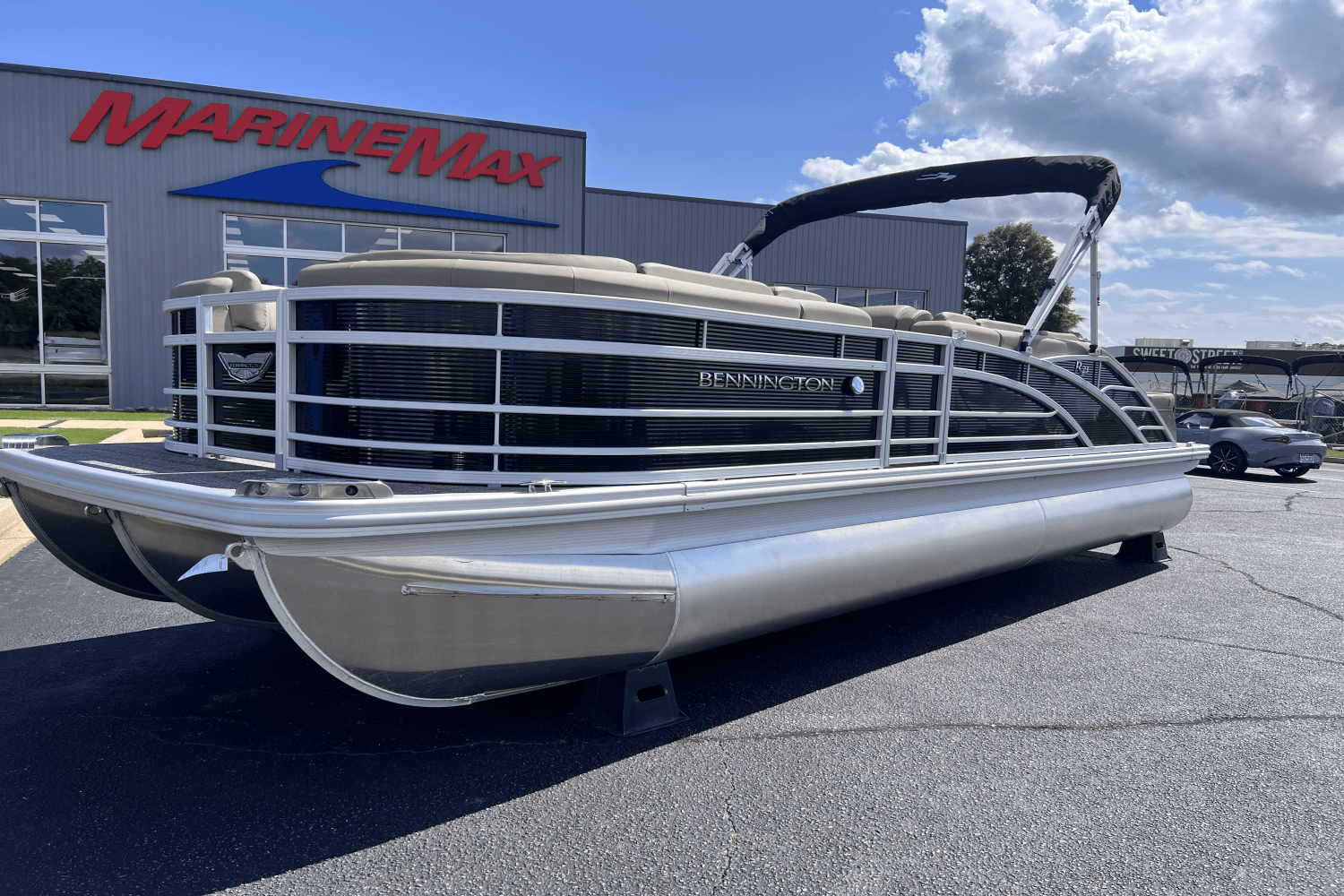 2025 Bennington 23R Image Thumbnail #1