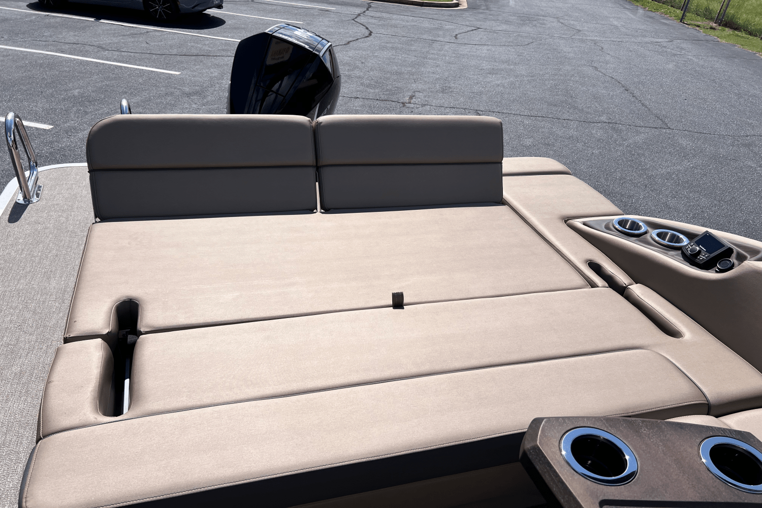 2025 Bennington 23R Image Thumbnail #10