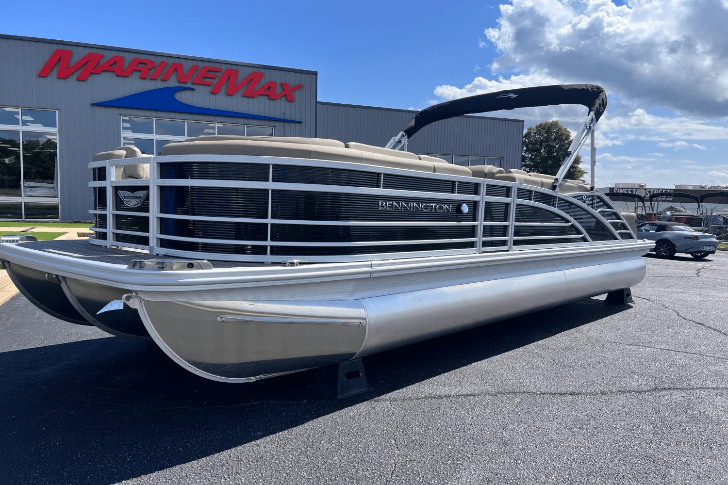 2025 Bennington 23R Image Thumbnail #1