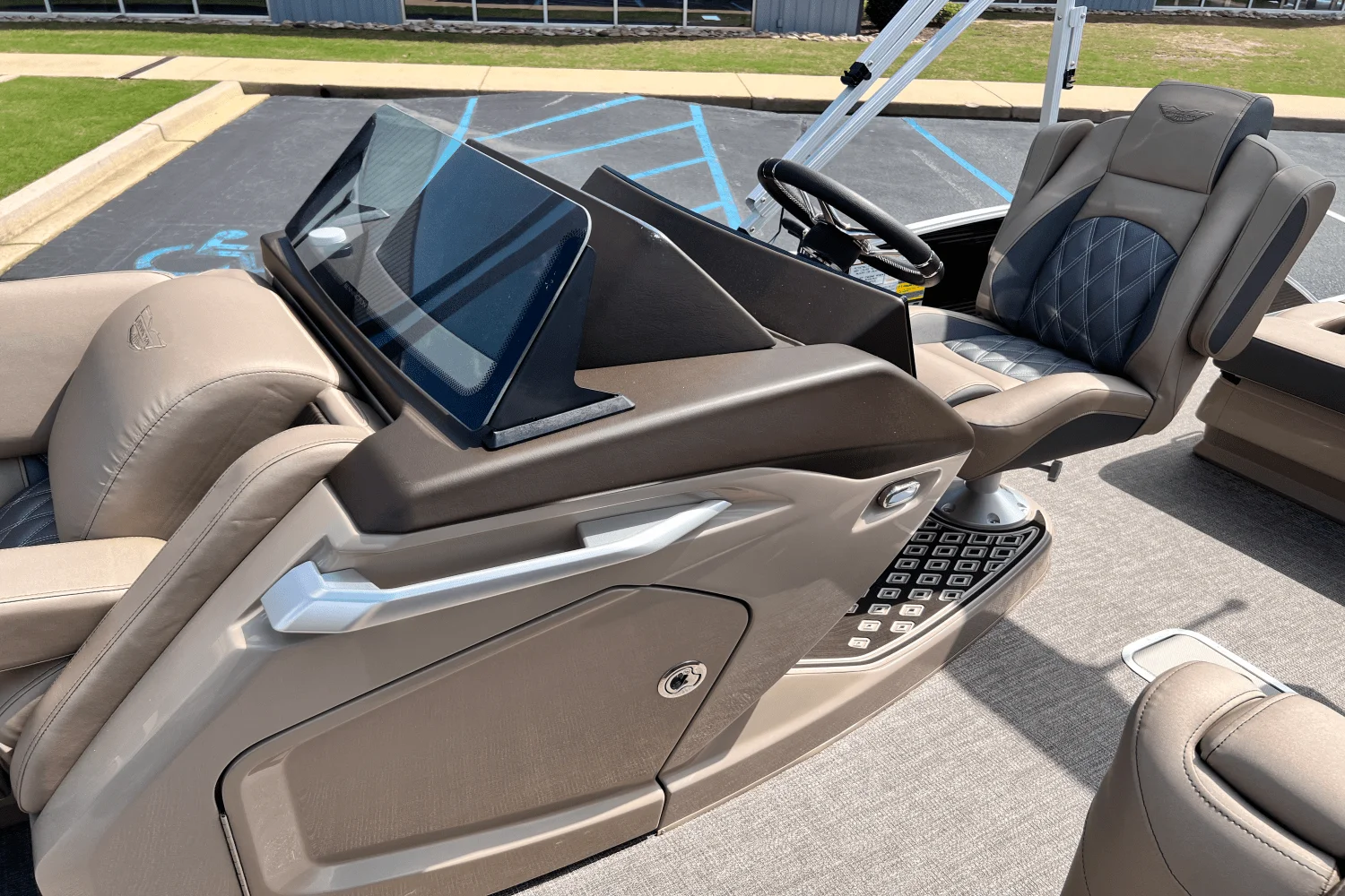 2025 Bennington 23R Image Thumbnail #18