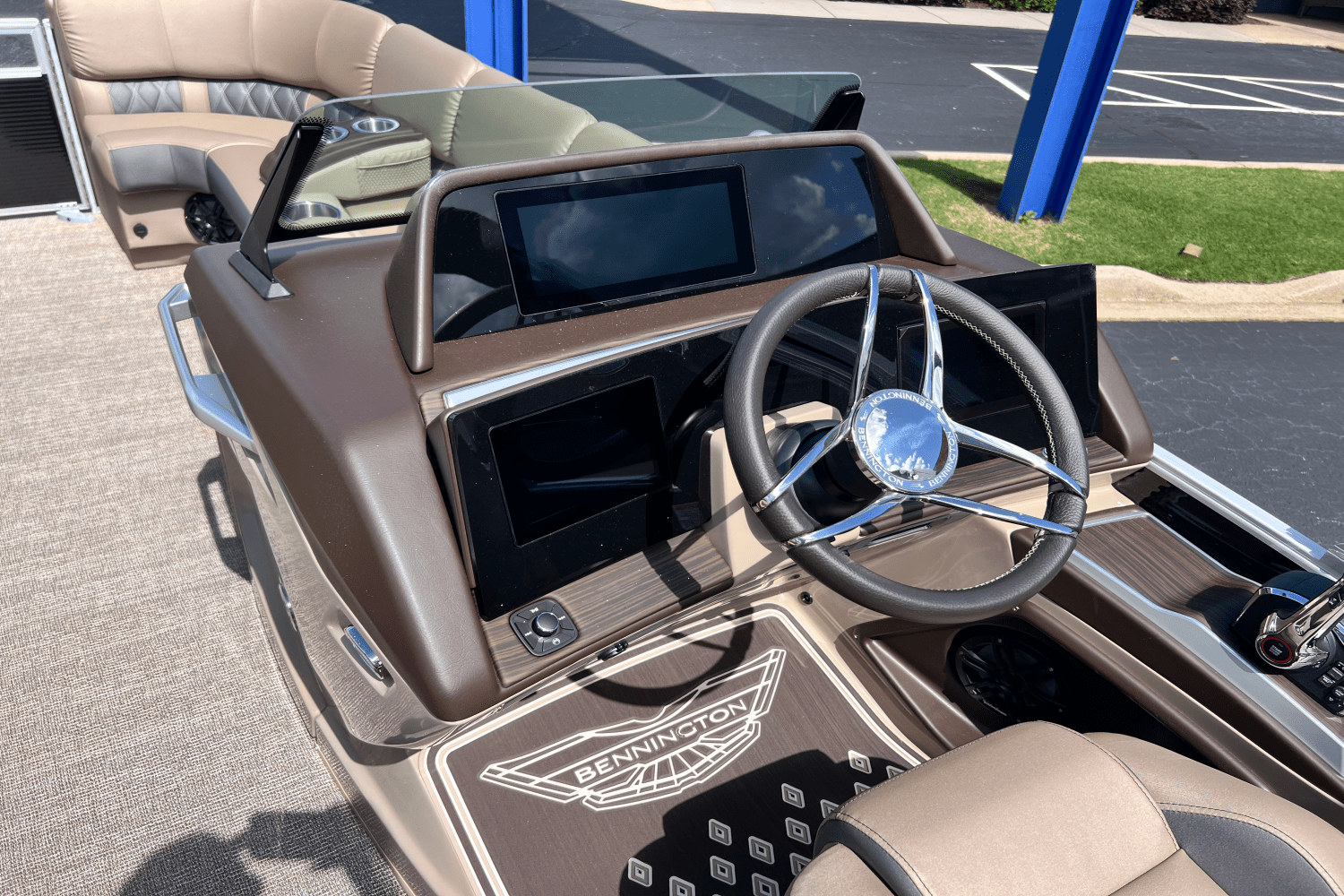 2025 Bennington 23R Image Thumbnail #16