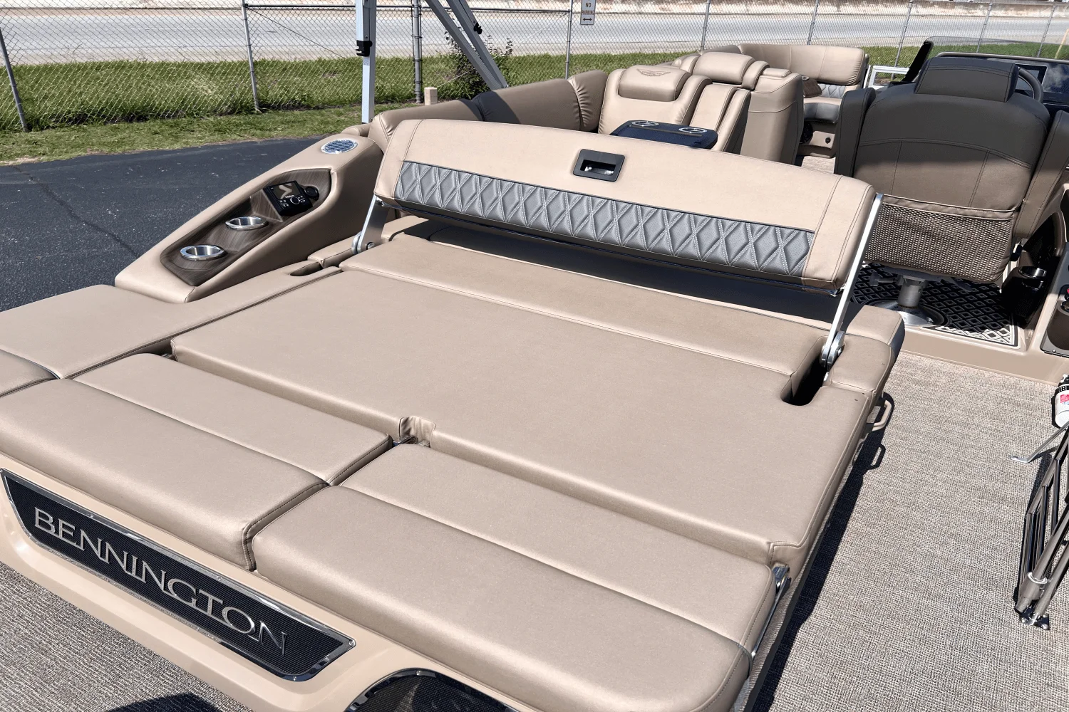 2025 Bennington 23R Image Thumbnail #7
