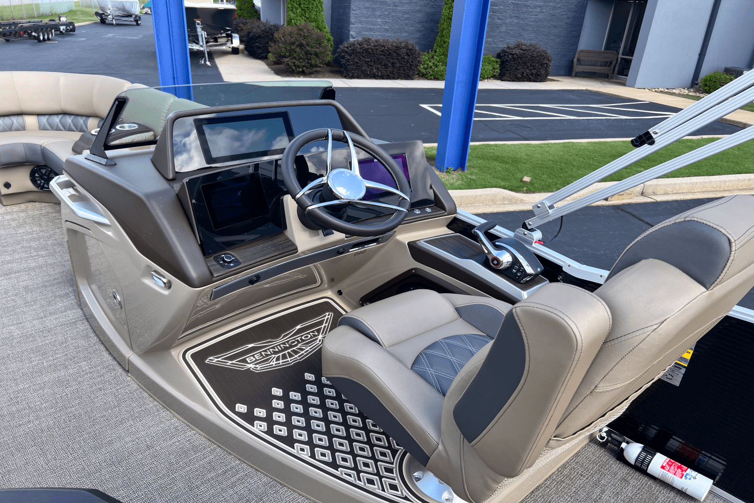 2025 Bennington 23R Image Thumbnail #14