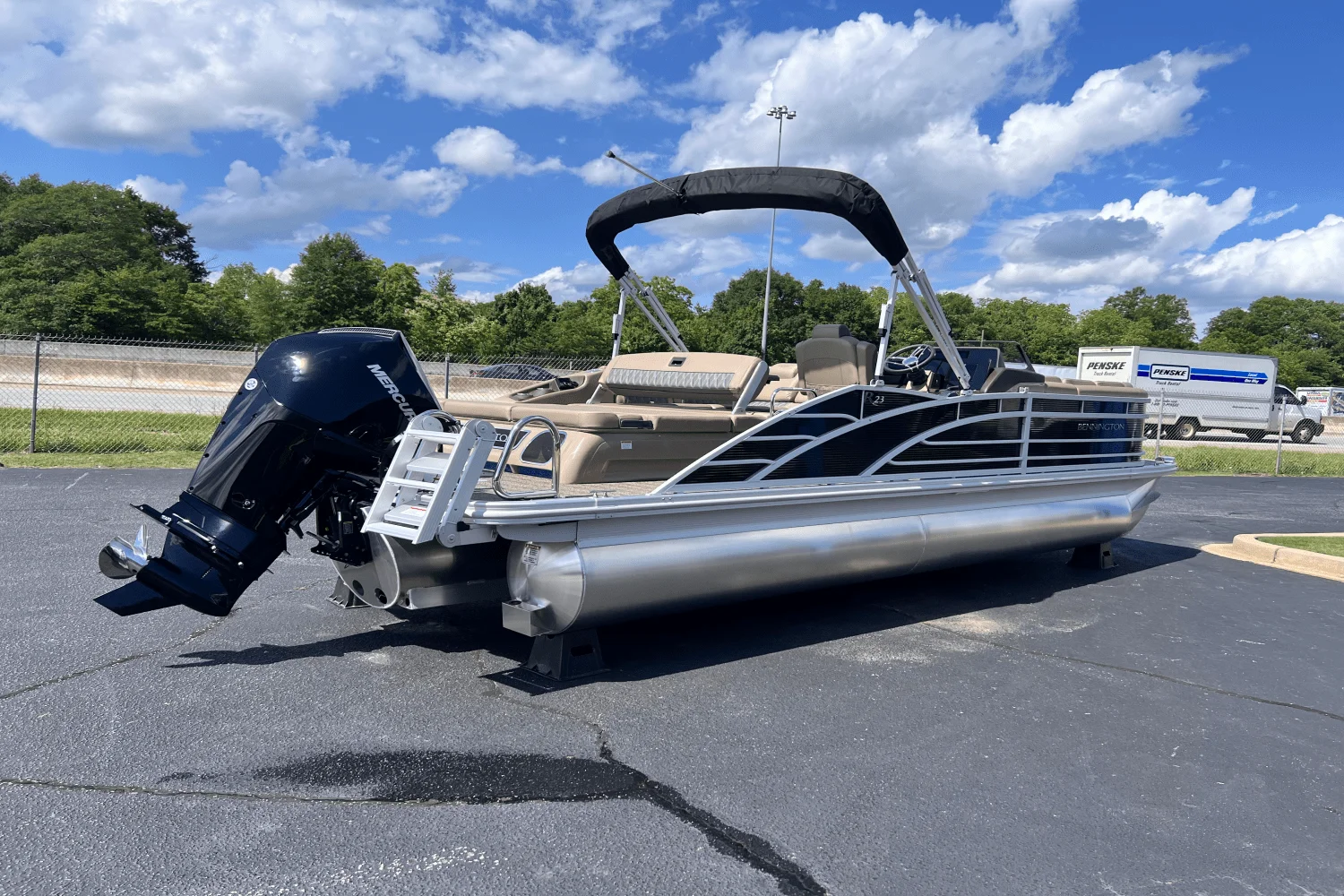 2025 Bennington 23R Image Thumbnail #4