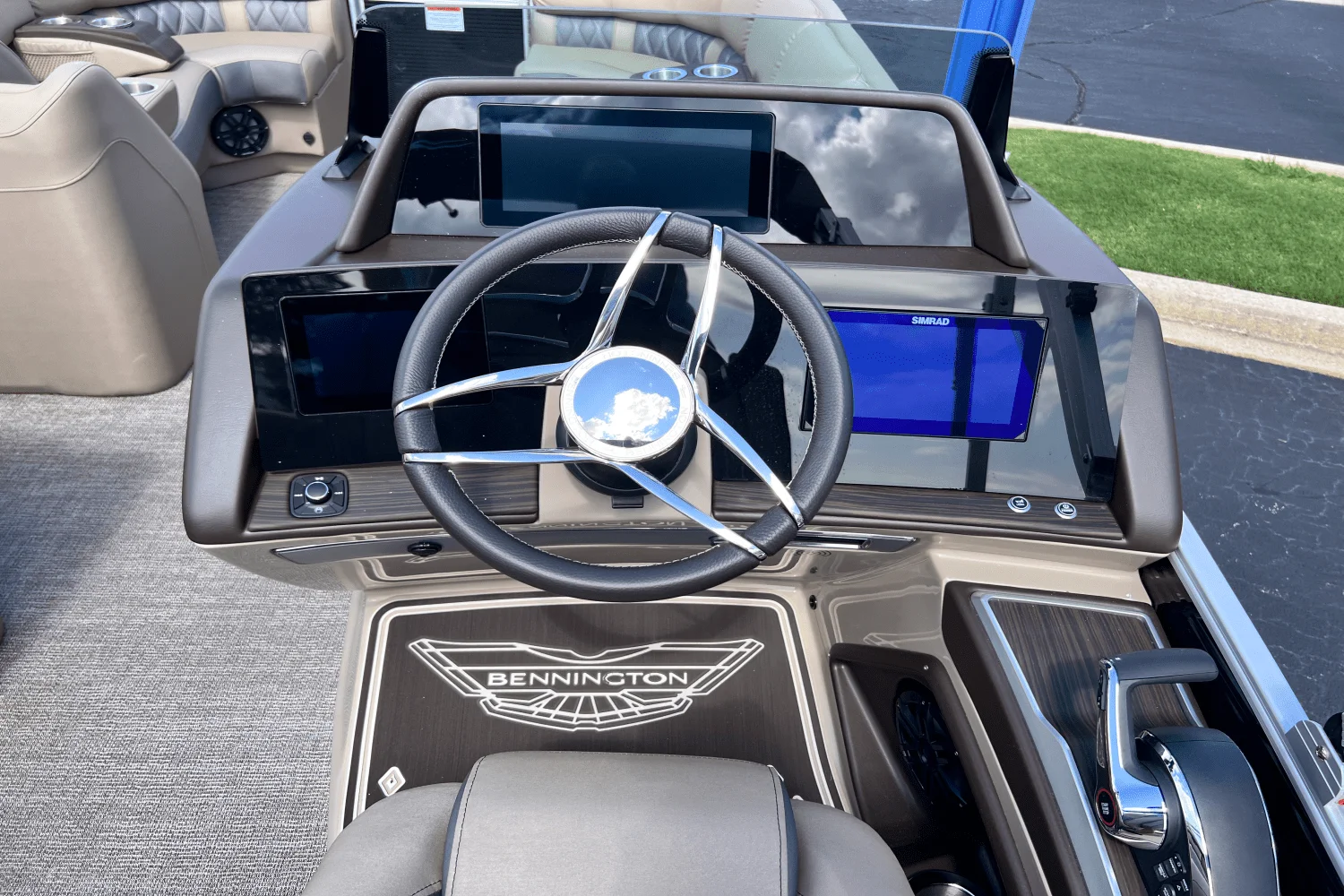 2025 Bennington 23R Image Thumbnail #15