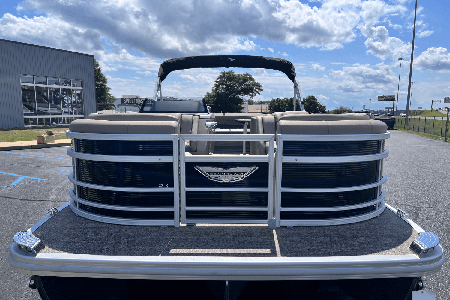 2025 Bennington 23R Image Thumbnail #2