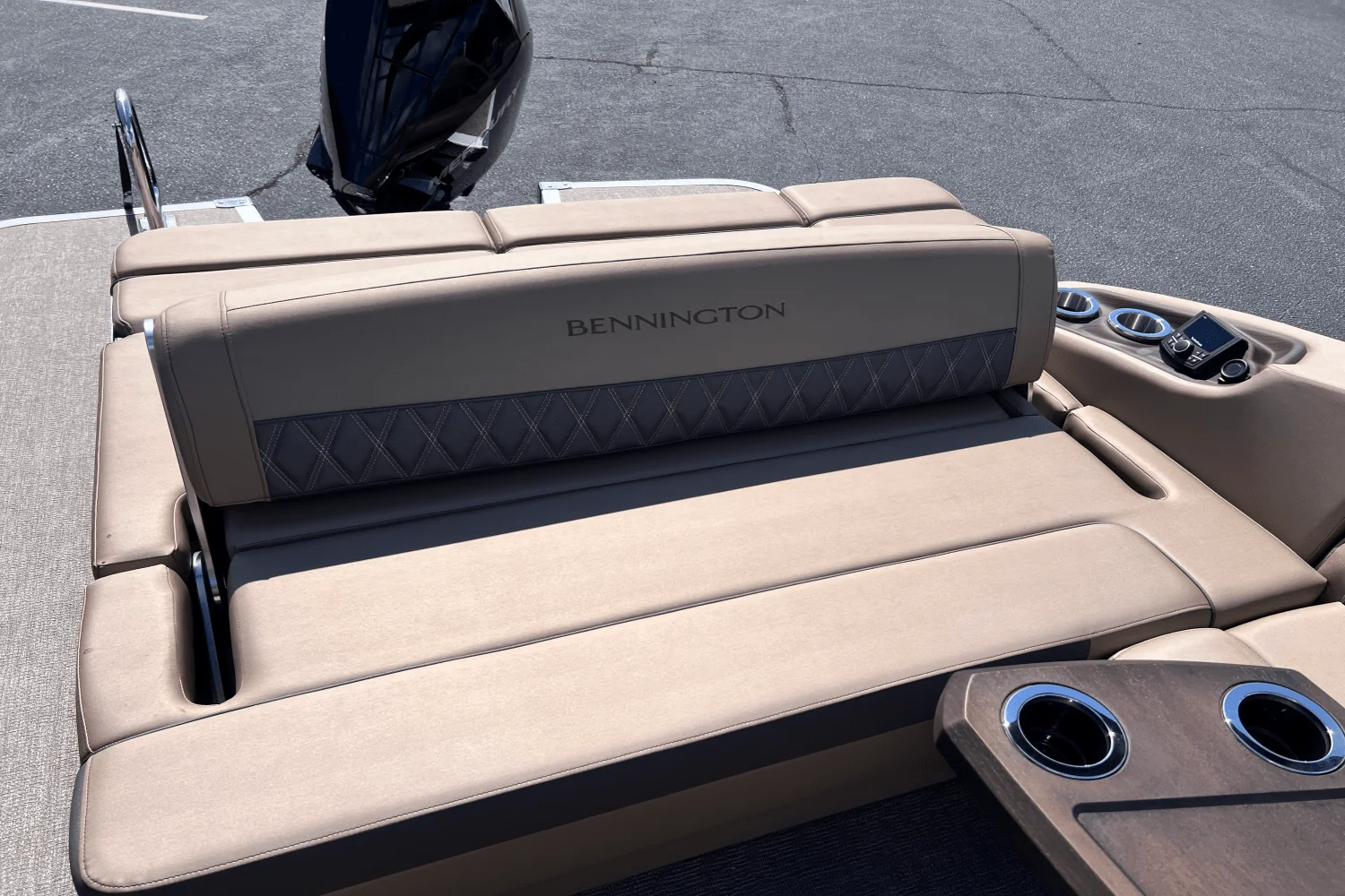 2025 Bennington 23R Image Thumbnail #8