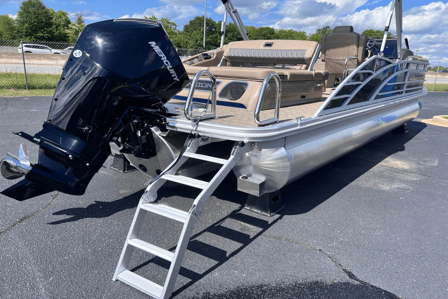 2025 Bennington 23R Image Thumbnail #6