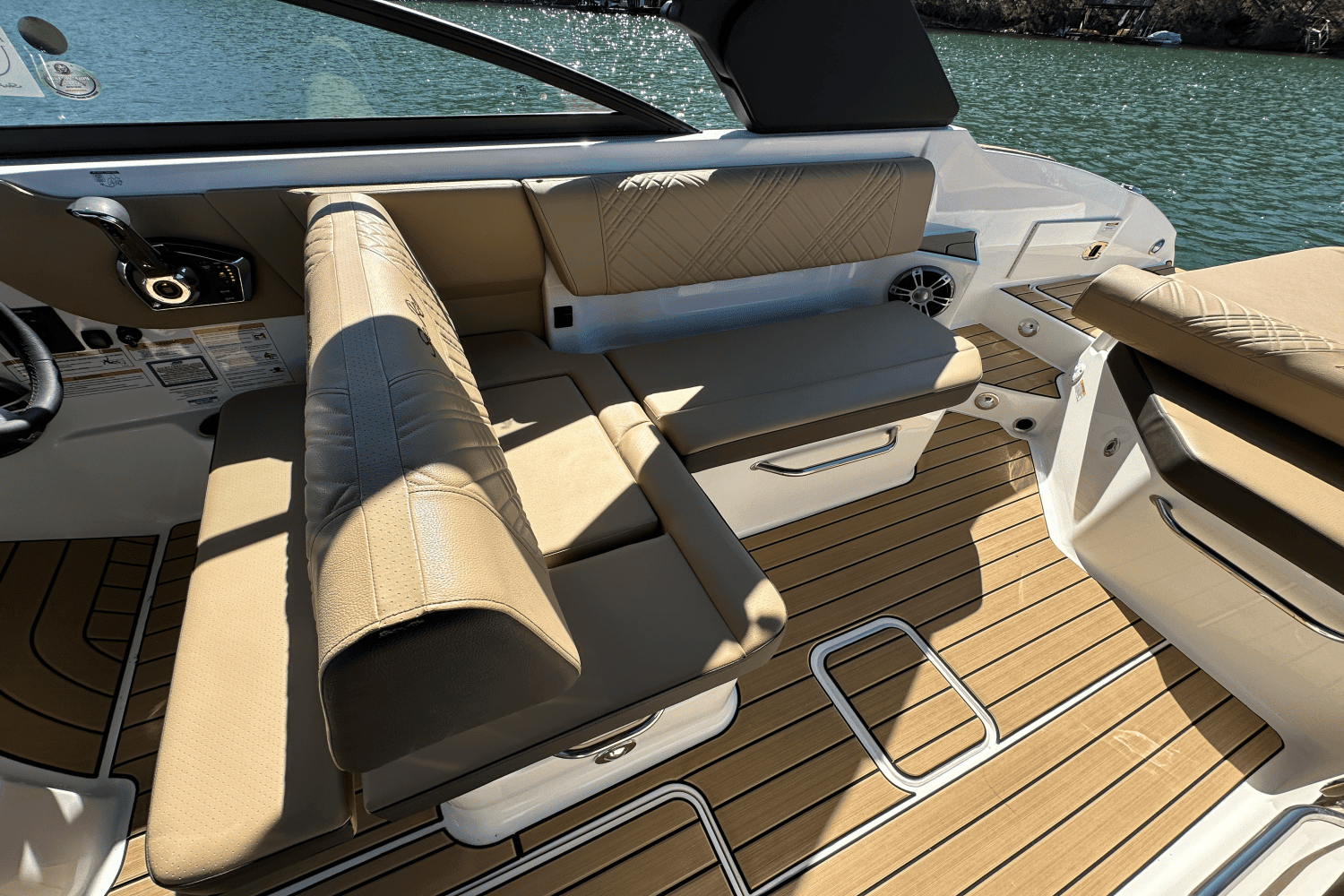 2025 Sea Ray SDX 270 Image Thumbnail #29