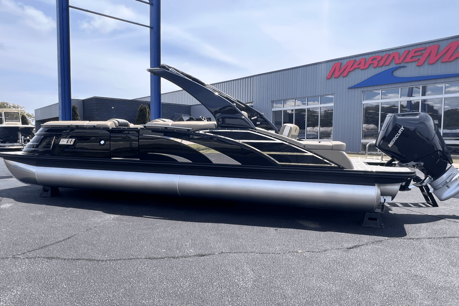 2025 Bennington 25QX Image Thumbnail #3