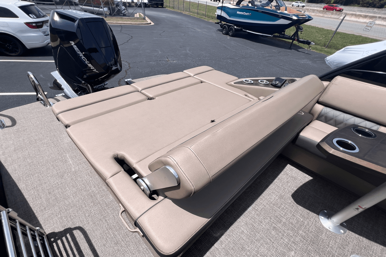 2025 Bennington 25QX Image Thumbnail #17