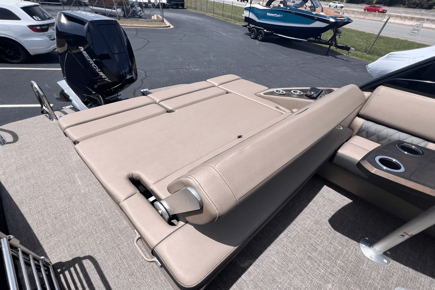 2025 Bennington 25QX Image Thumbnail #17