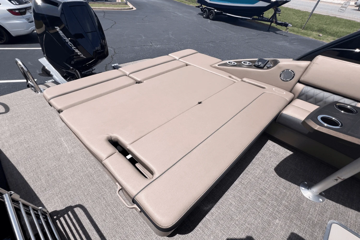 2025 Bennington 25QX Image Thumbnail #15