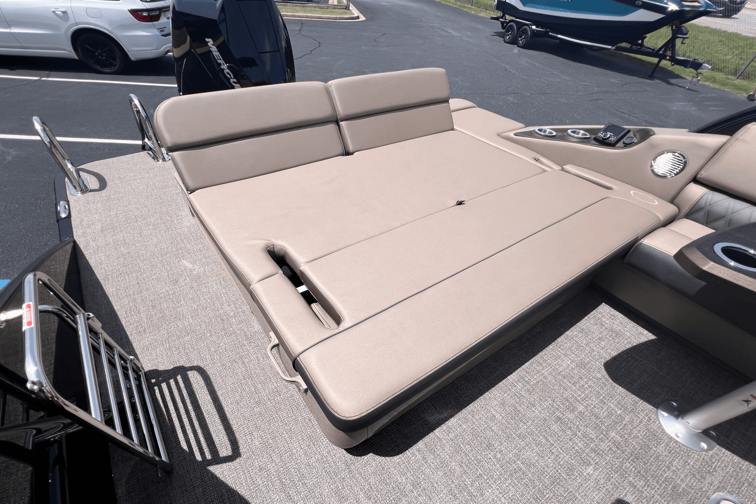 2025 Bennington 25QX Image Thumbnail #14