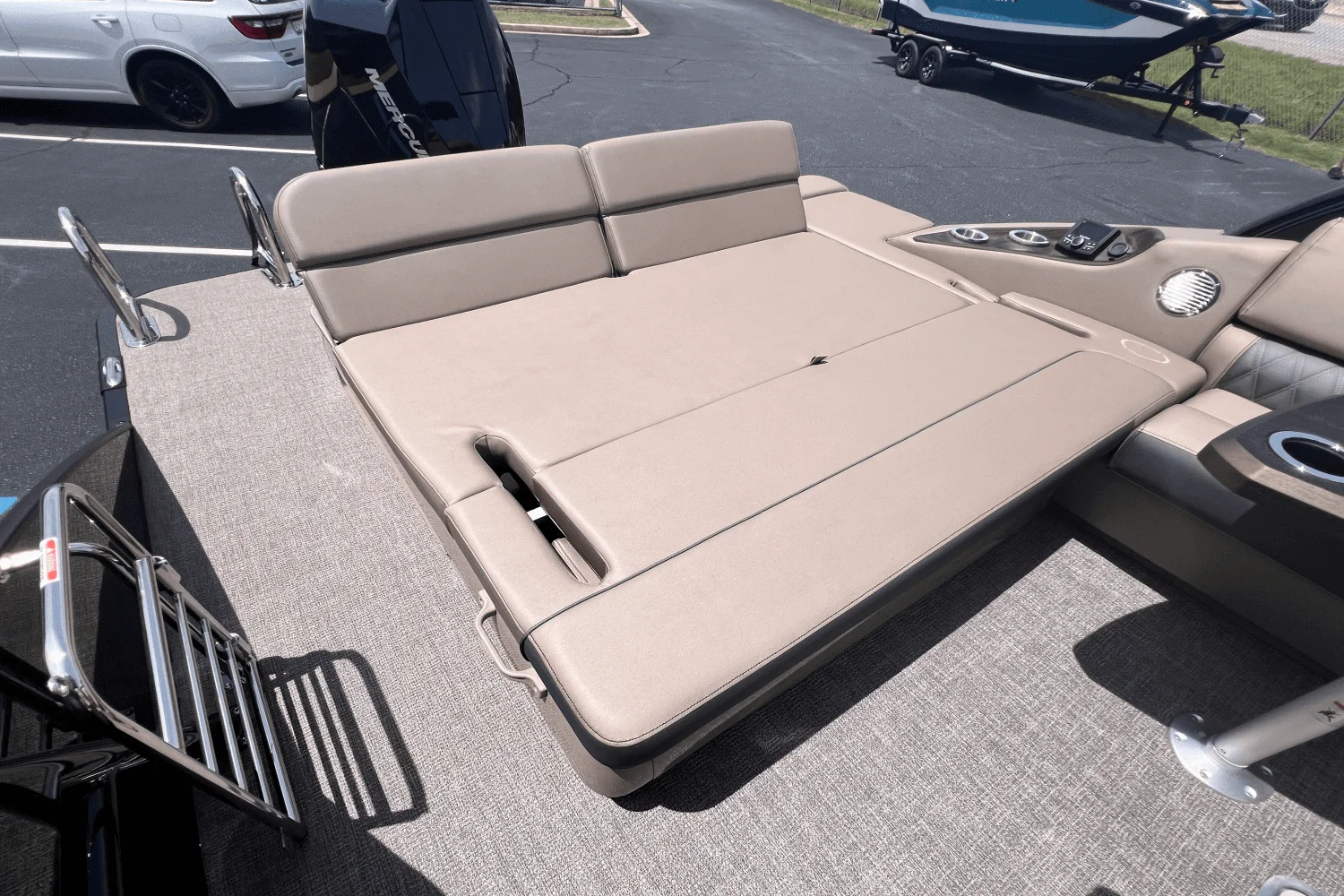 2025 Bennington 25QX Image Thumbnail #14