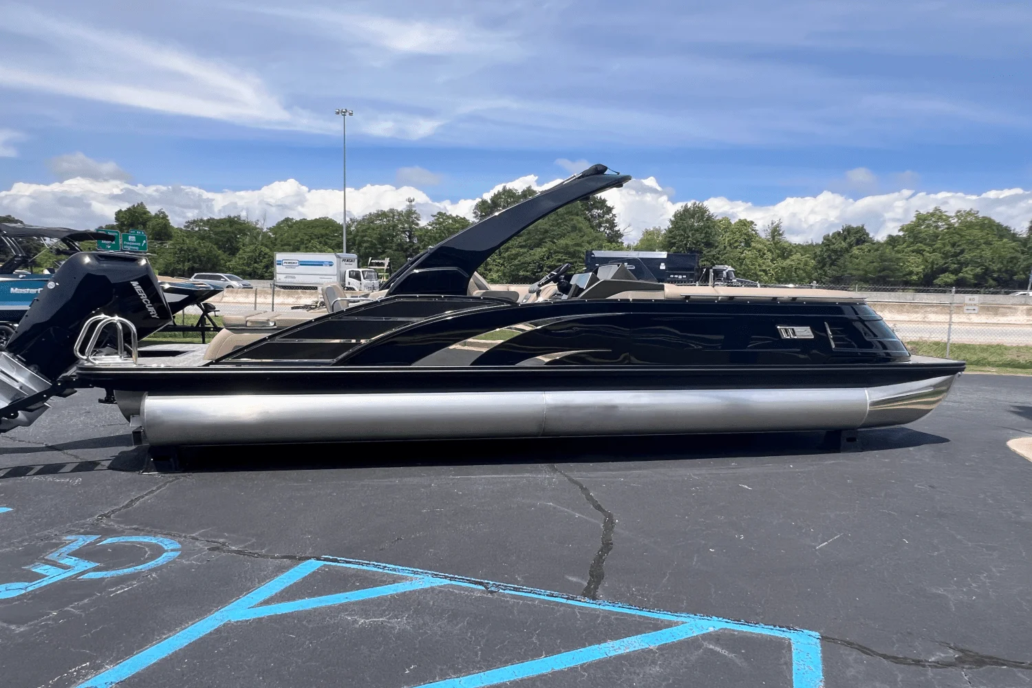 2025 Bennington 25QX Image Thumbnail #6