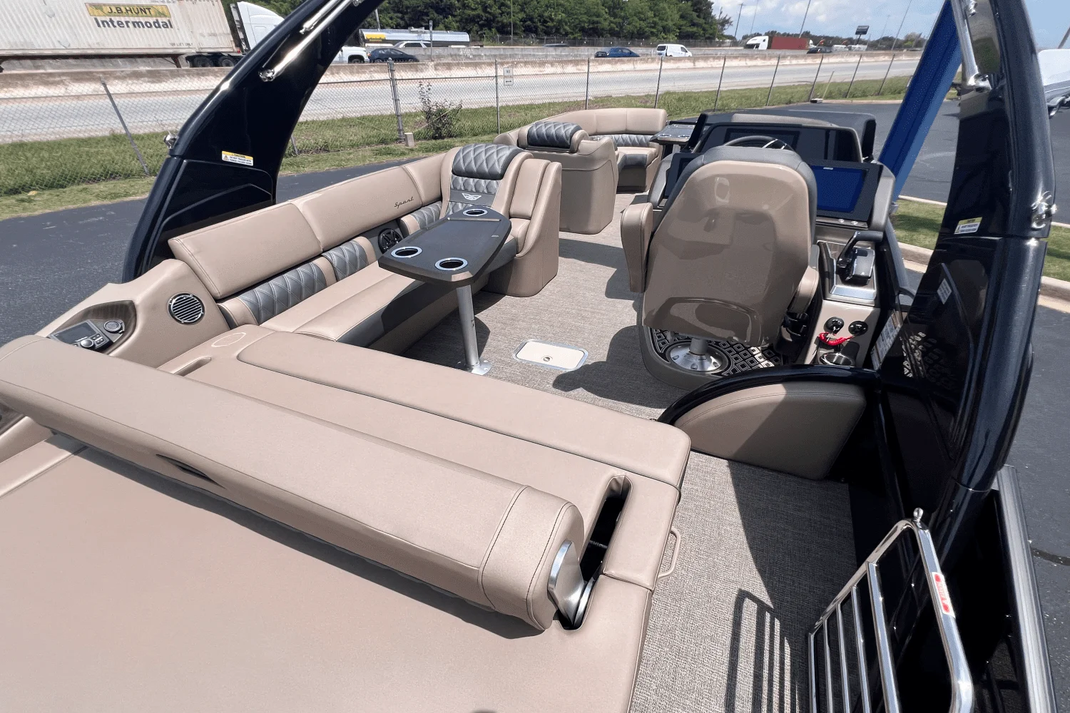 2025 Bennington 25QX Image Thumbnail #18