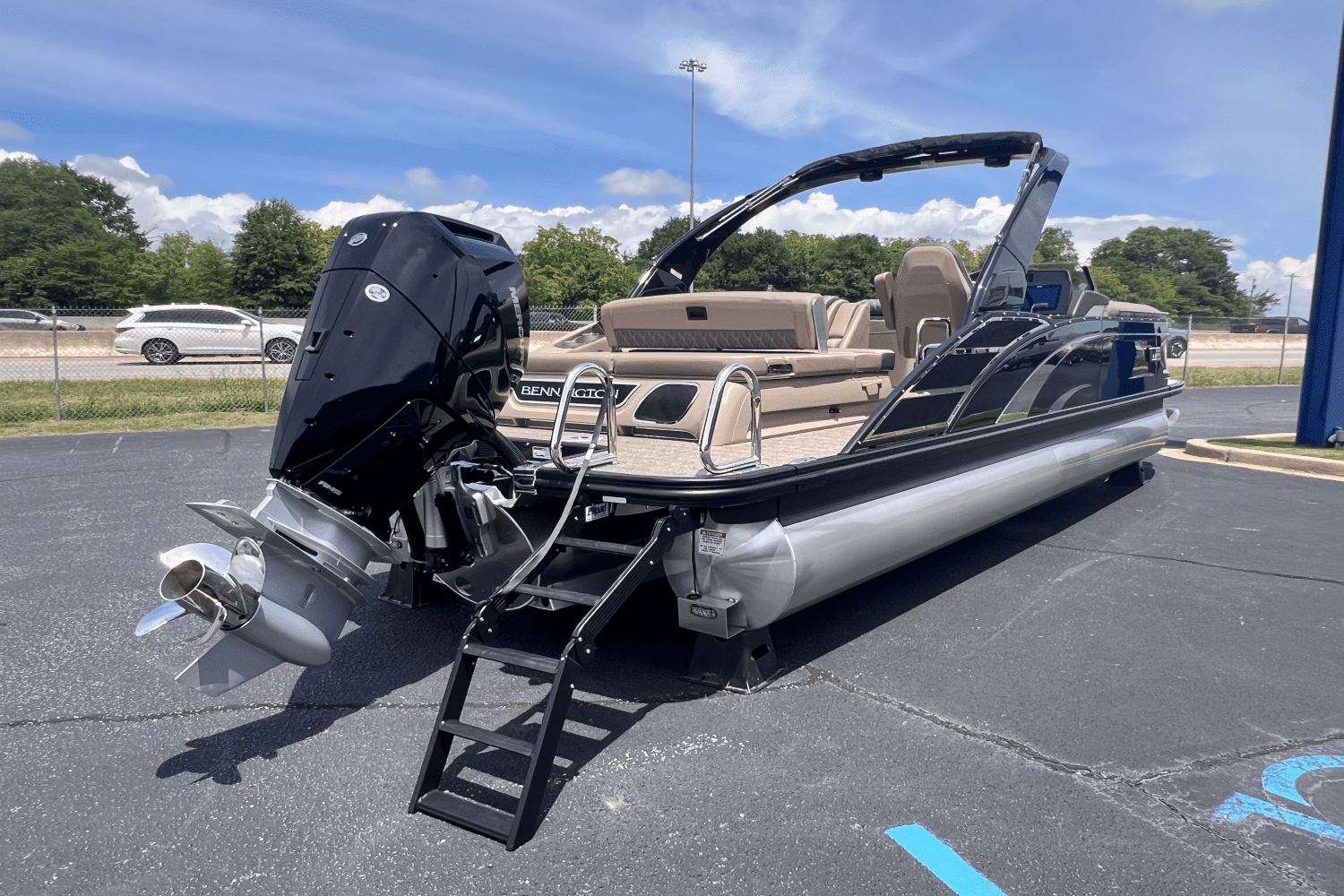 2025 Bennington 25QX Image Thumbnail #5