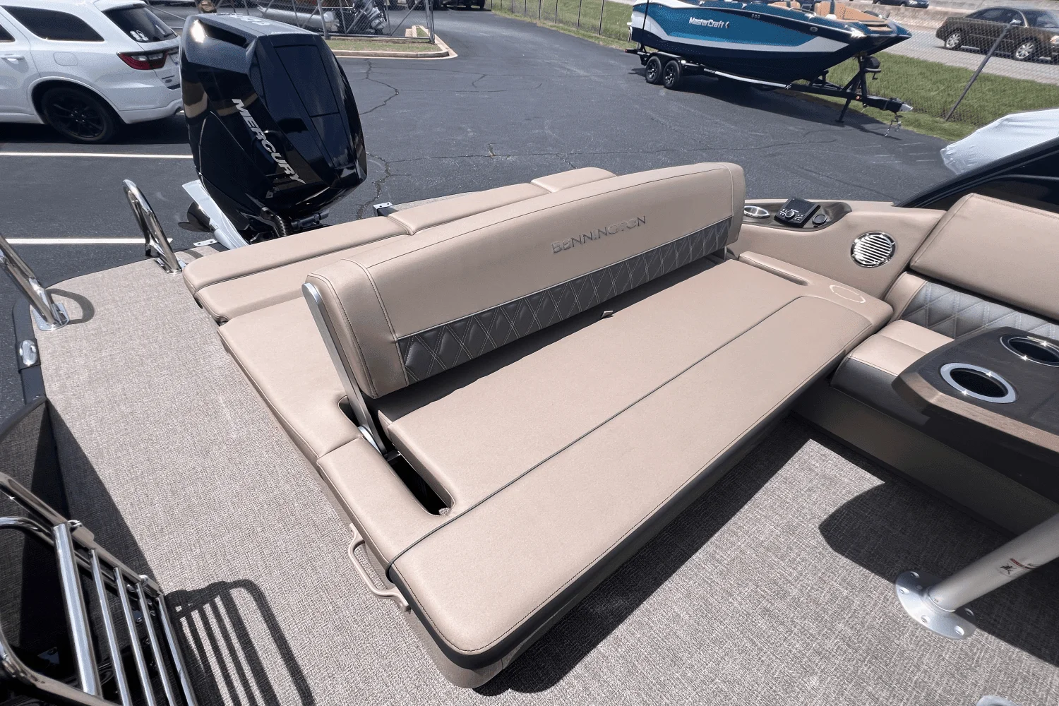 2025 Bennington 25QX Image Thumbnail #16