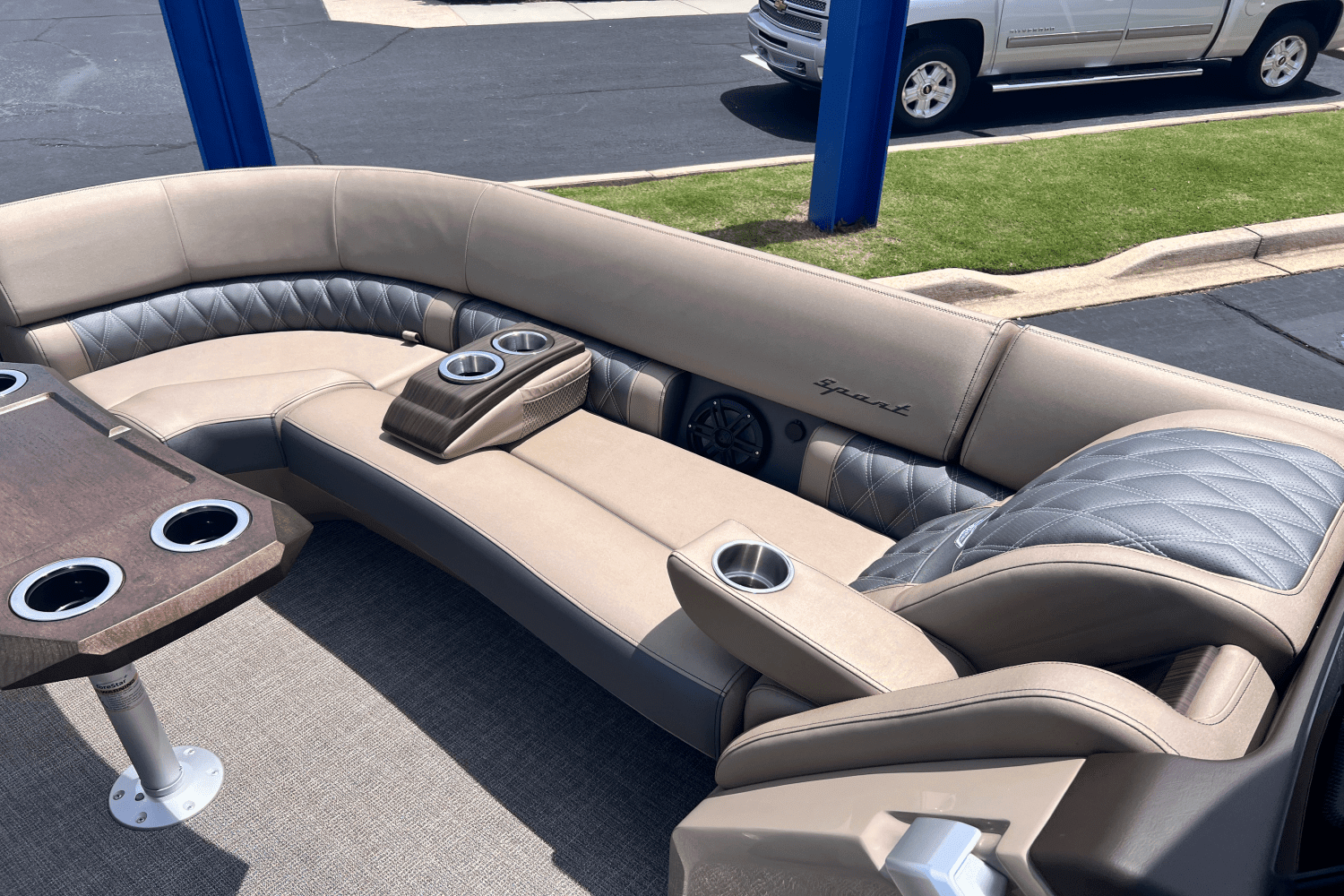 2025 Bennington 25QX Image Thumbnail #10