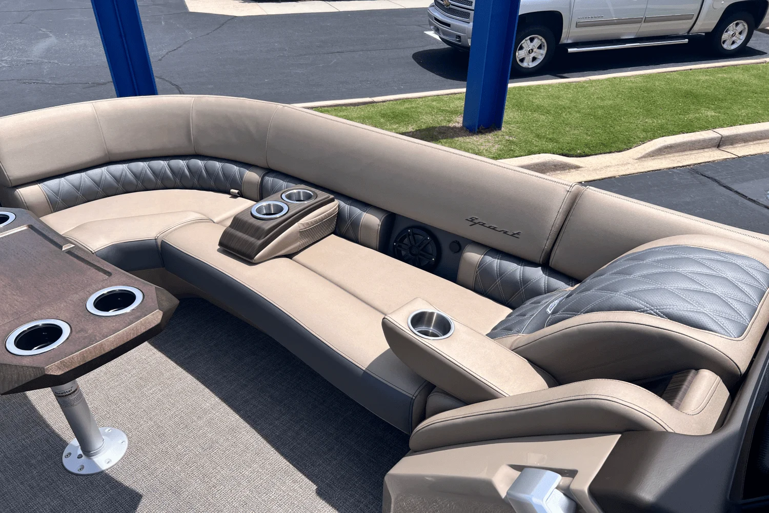 2025 Bennington 25QX Image Thumbnail #10