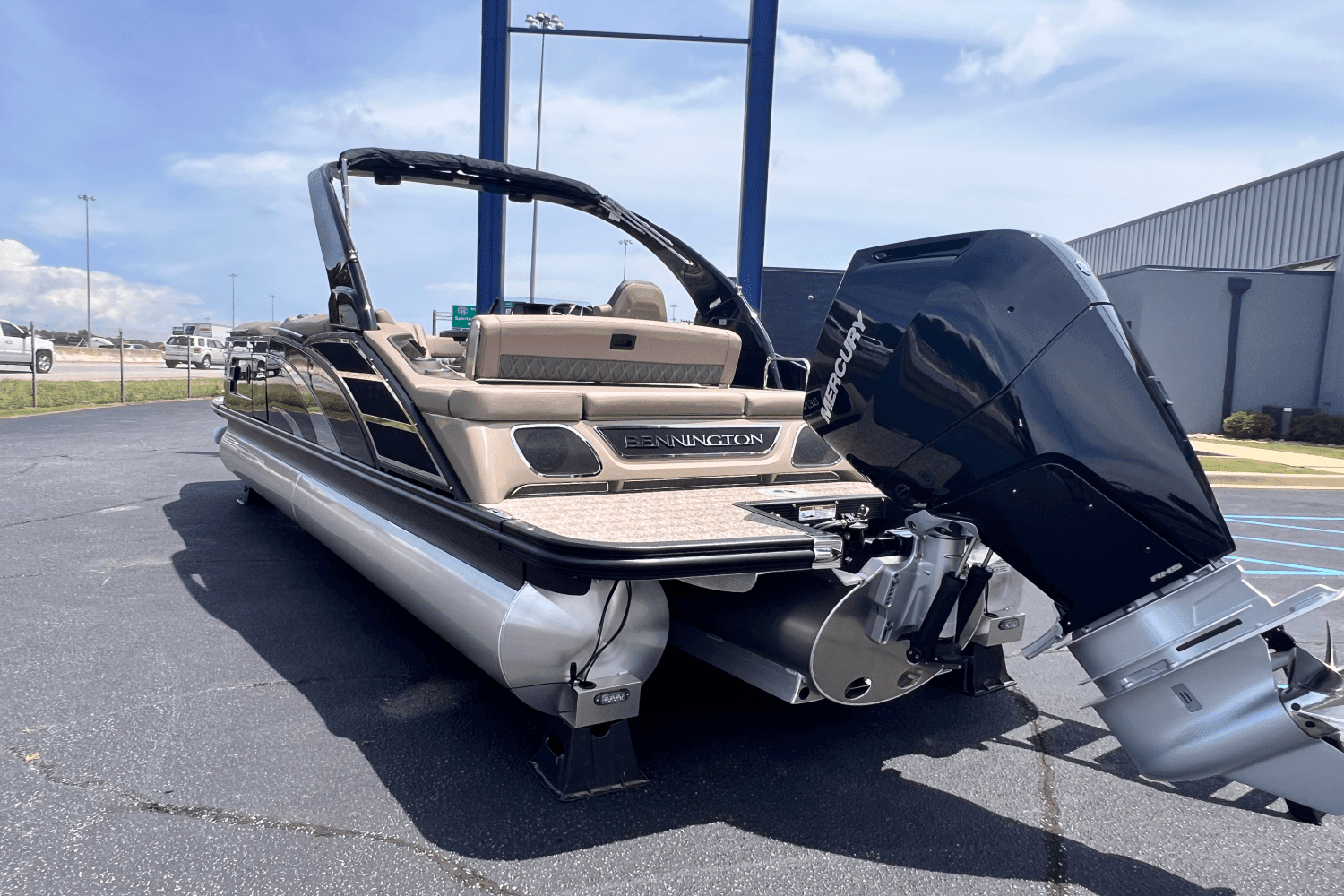 2025 Bennington 25QX Image Thumbnail #4