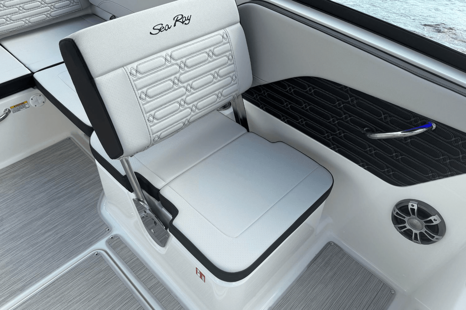 2025 Sea Ray SPX 210 Image Thumbnail #14